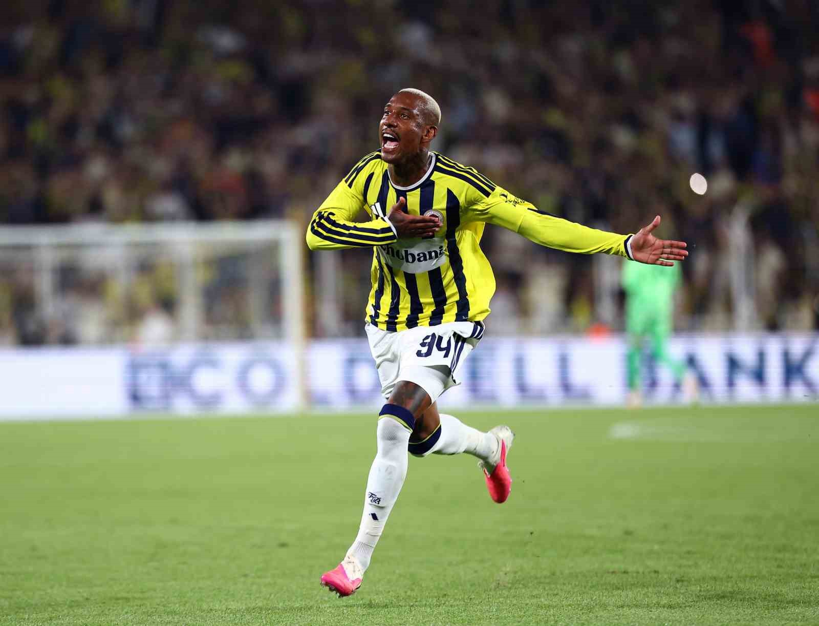 UEFA Şampiyonlar Ligi: Fenerbahçe: 1 - Gornik Zabrze: 0 (İlk yarı)