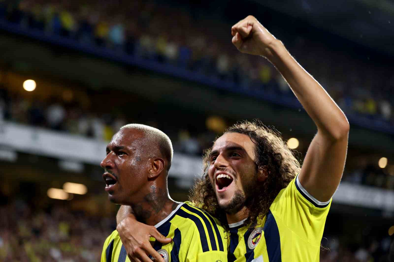 UEFA Şampiyonlar Ligi: Fenerbahçe: 1 - Gornik Zabrze: 0 (İlk yarı)