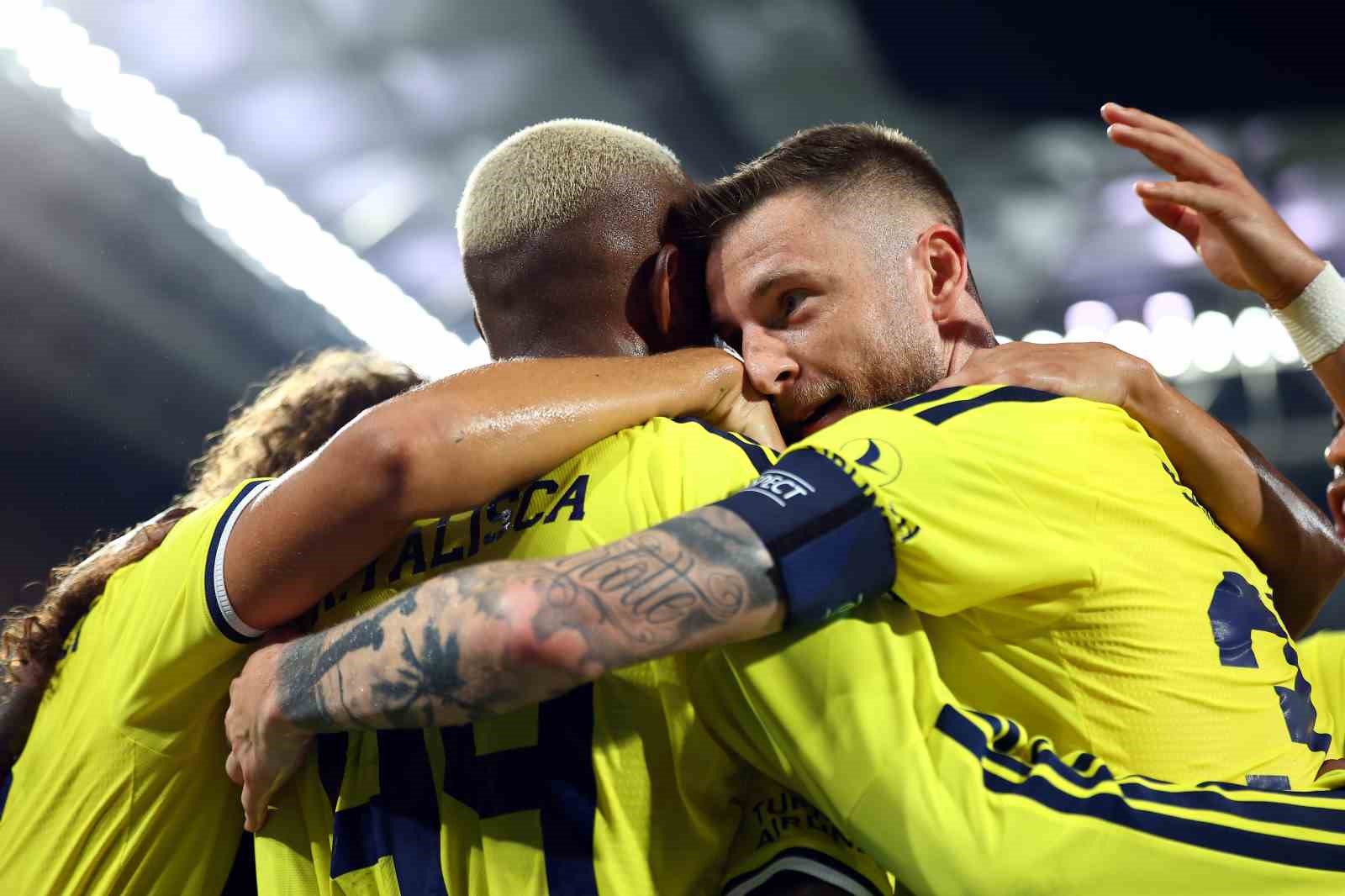 UEFA Şampiyonlar Ligi: Fenerbahçe: 1 - Gornik Zabrze: 0 (İlk yarı)