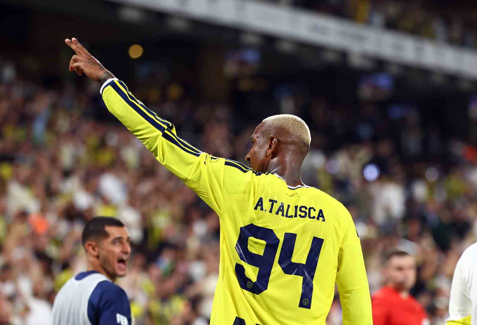 UEFA Şampiyonlar Ligi: Fenerbahçe: 1 - Gornik Zabrze: 0 (İlk yarı)