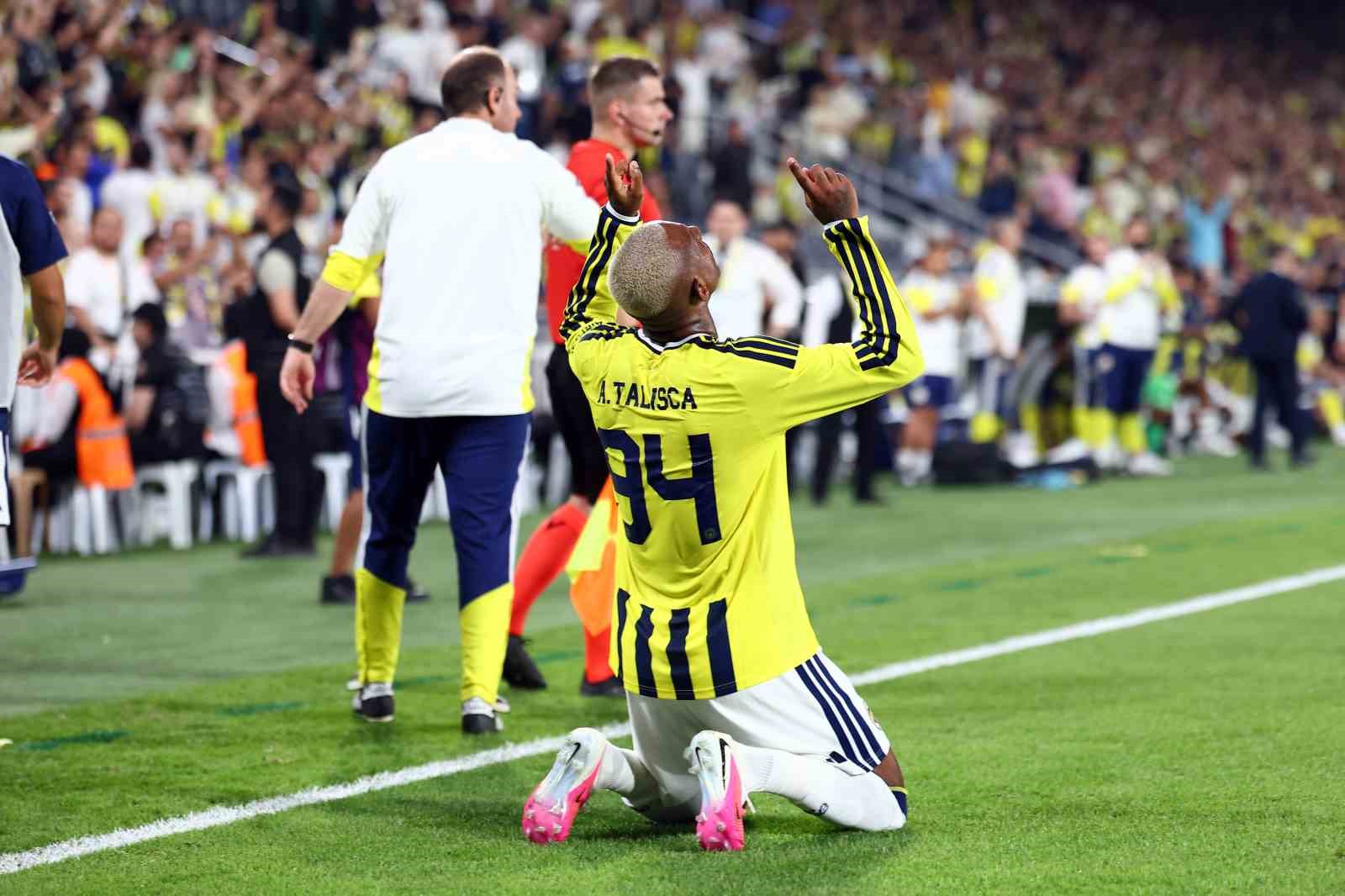 UEFA Şampiyonlar Ligi: Fenerbahçe: 1 - Gornik Zabrze: 0 (İlk yarı)