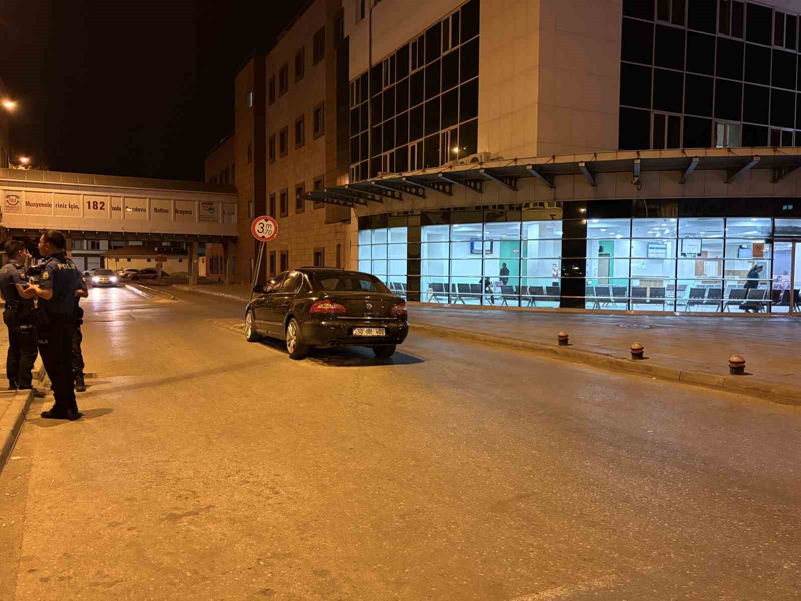 Tabancayla yaraladıkları şahsı hastaneye bırakıp kaçtılar: 1 yaralı