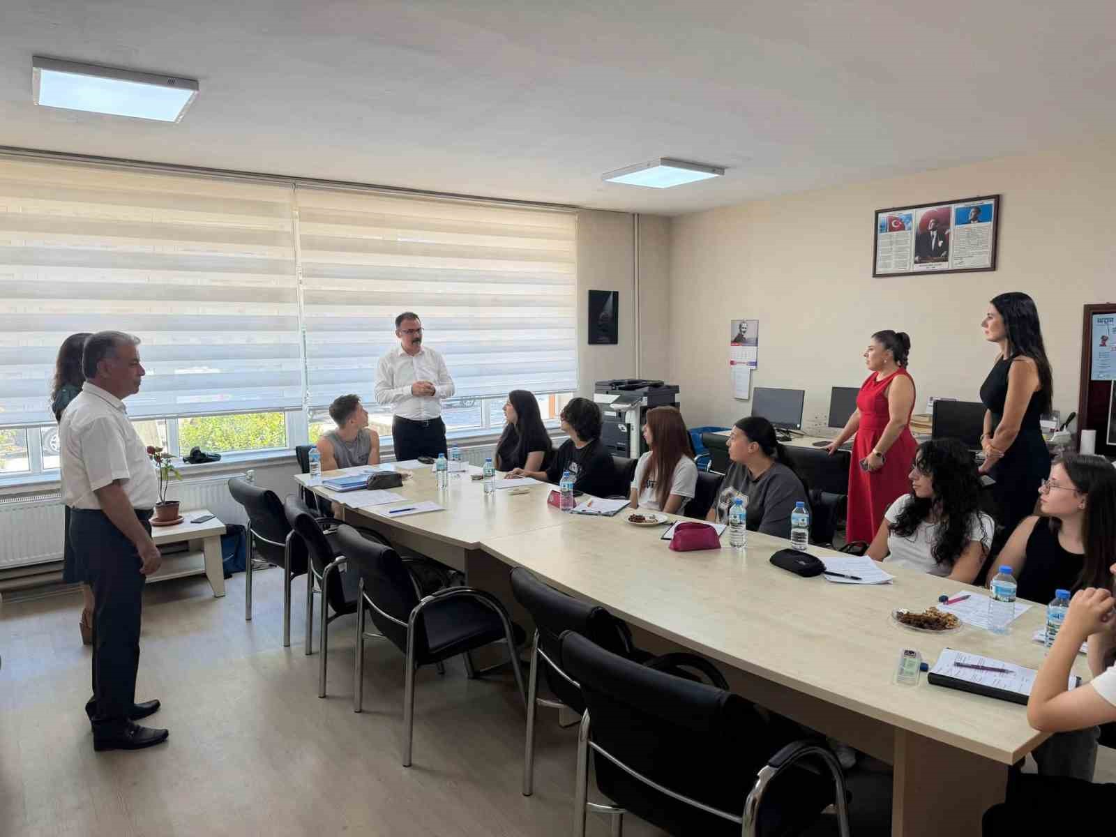 Sultanhisar Kaymakamı Ateş, üniversite adaylarıyla buluştu