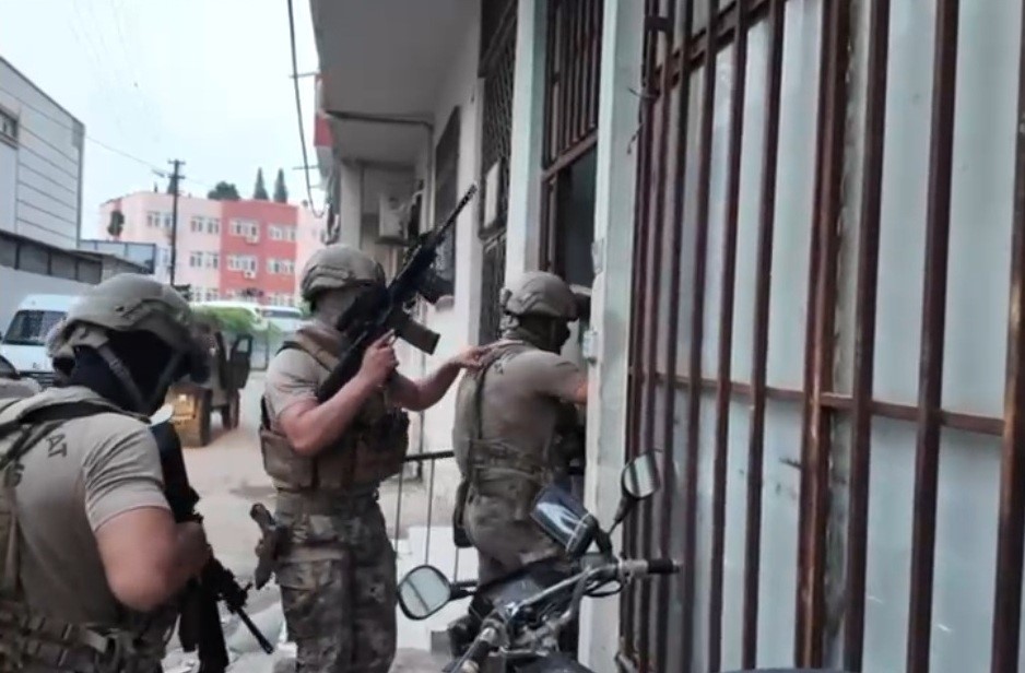 Mersin’de uyuşturucu kullanıcılarına şafak operasyonu: 42 gözaltı