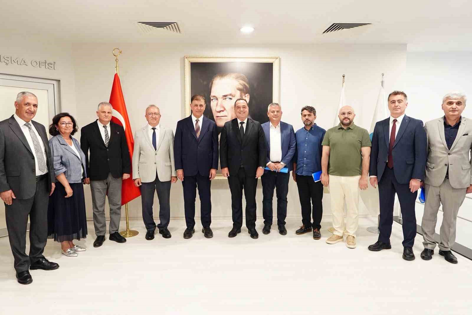 Baraj çevresi bal ormanına dönüşüyor
