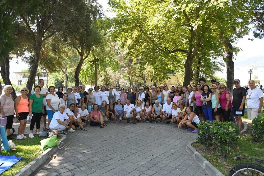 Kuşadası’nda sabah sporu etkinliklerine yoğun ilgi