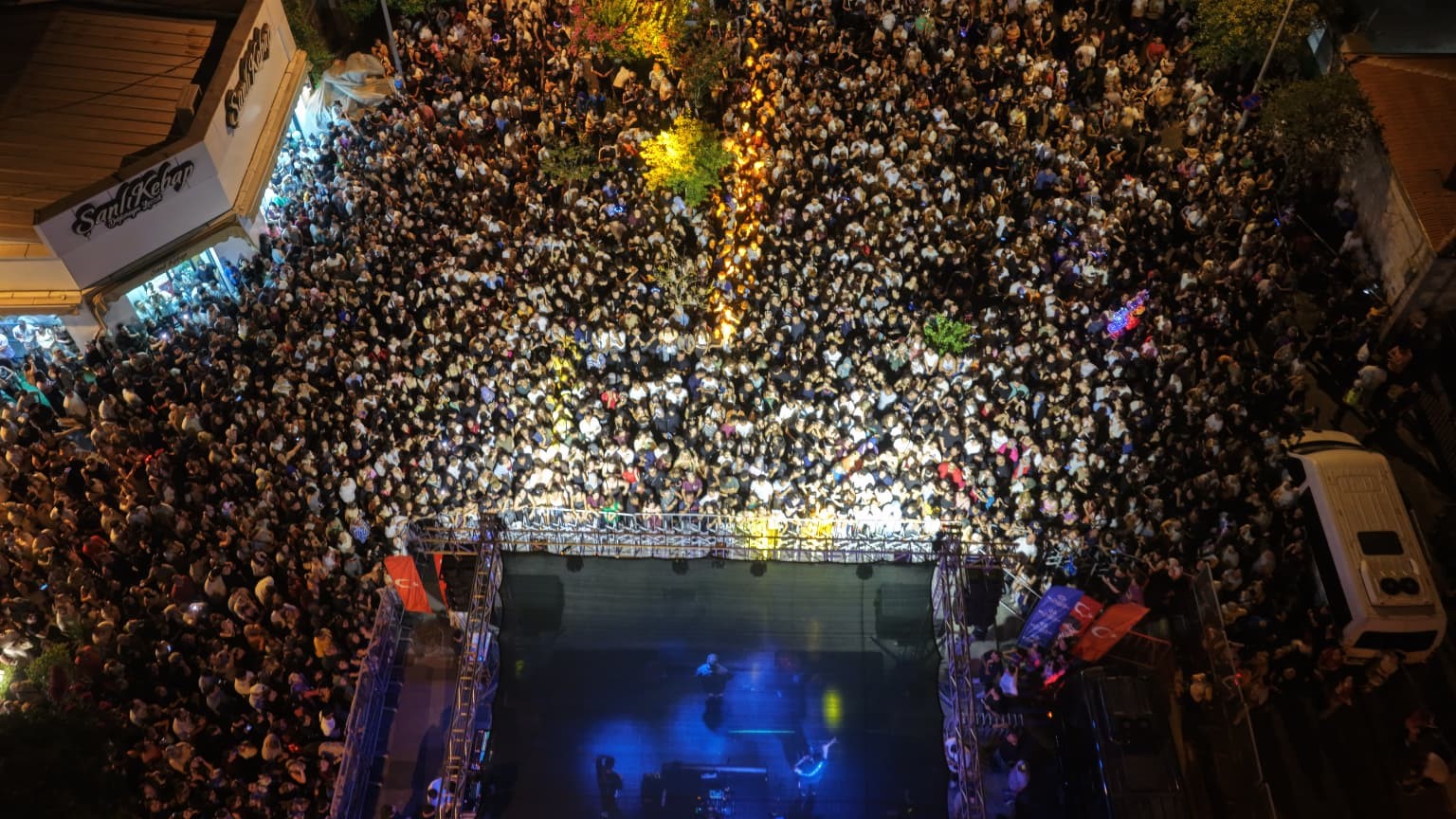 Aydın Büyükşehir Belediyesi Nazillili vatandaşları yaz konserinde buluşturdu