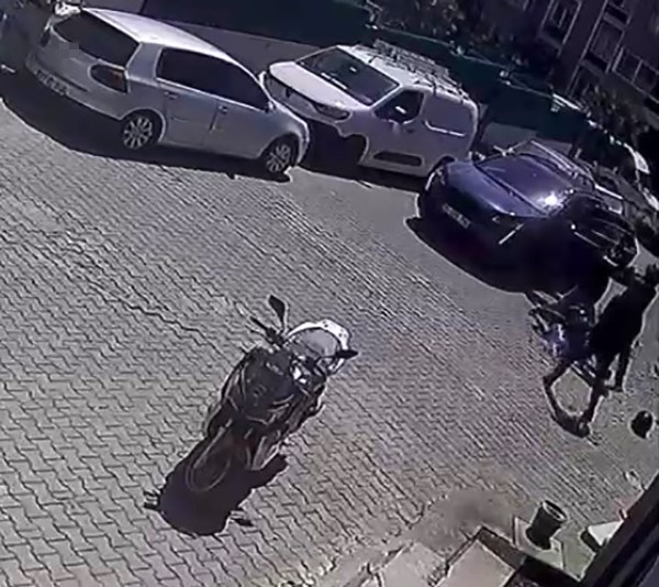 Motosikletliyi darbeden trafik magandası yakalandı, ceza yağdı