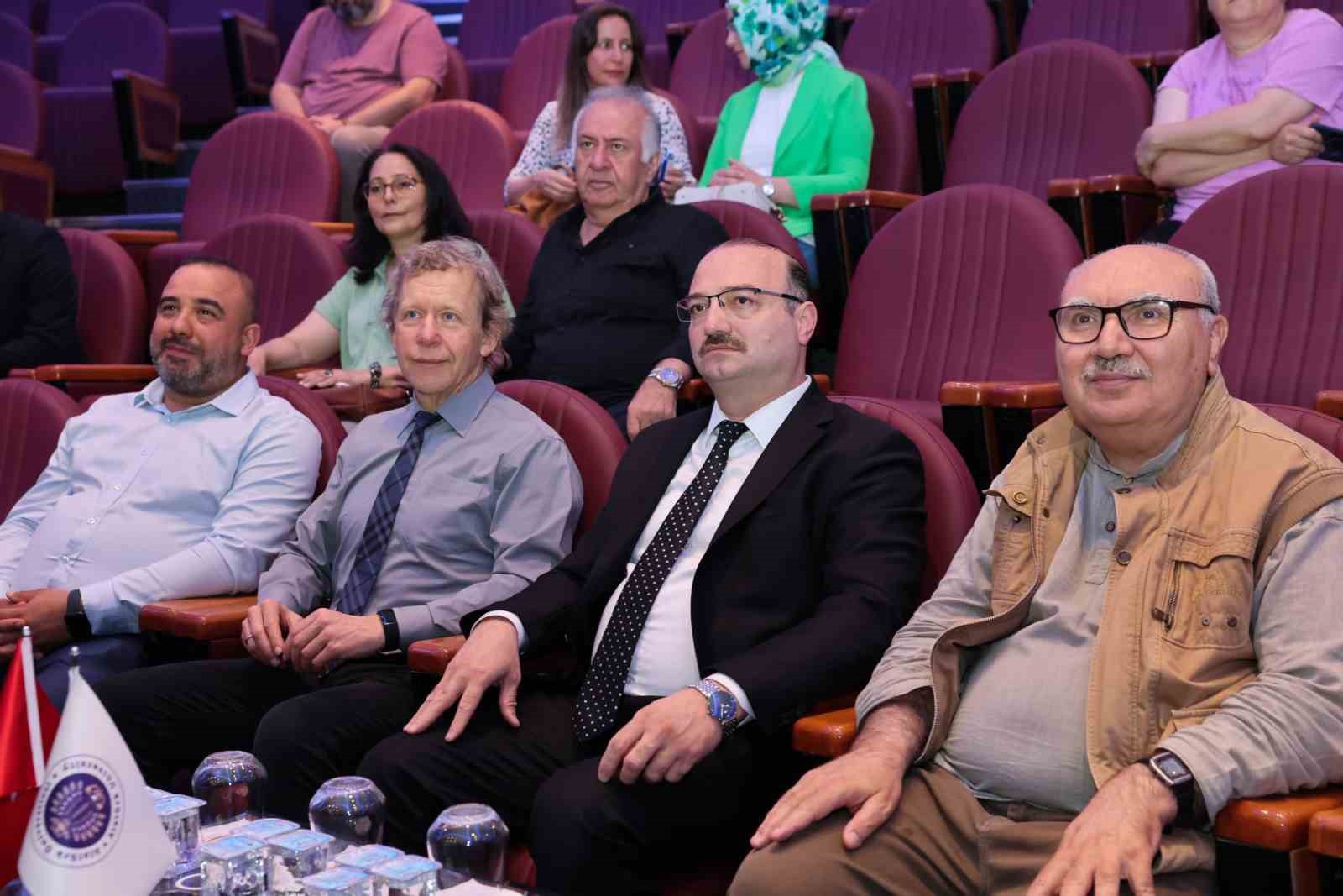 Prof. Nicholas A. Kotov Atatürk Üniversitesinde konferans düzenledi
