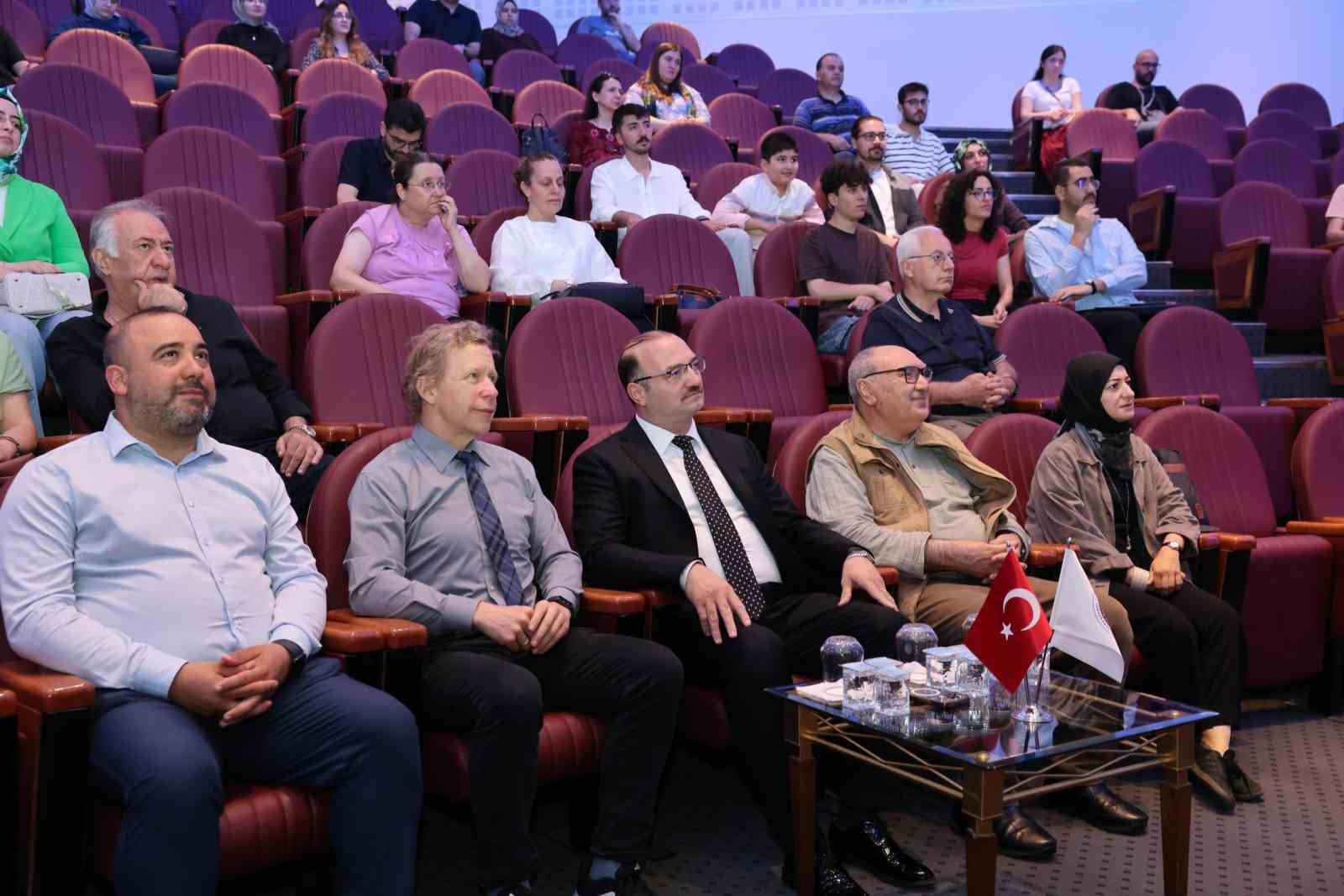 Prof. Nicholas A. Kotov Atatürk Üniversitesinde konferans düzenledi