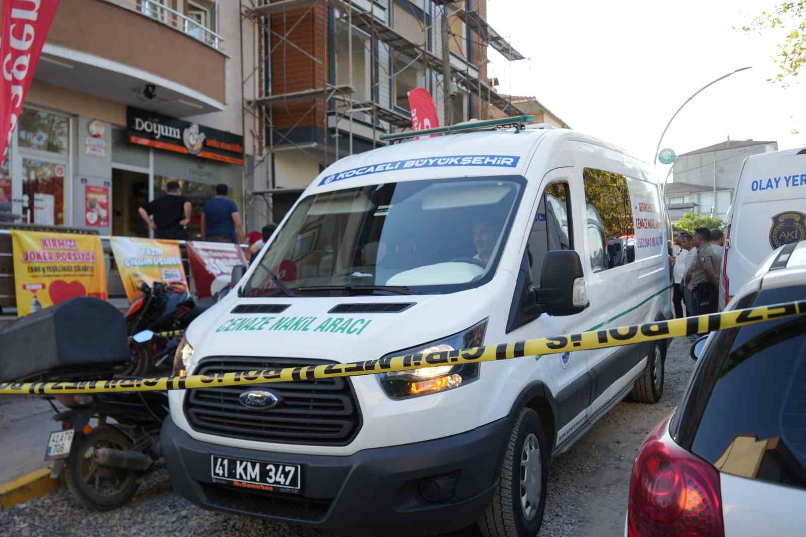İskeleden düşerek hayatını kaybeden işçi toprağa verildi