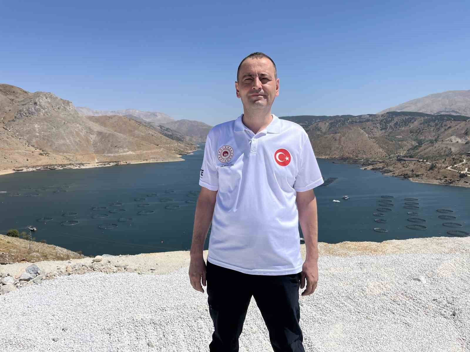 Bakan Kurum, Adıyaman’da depremden sonra inşa edilen köy evlerini paylaştı