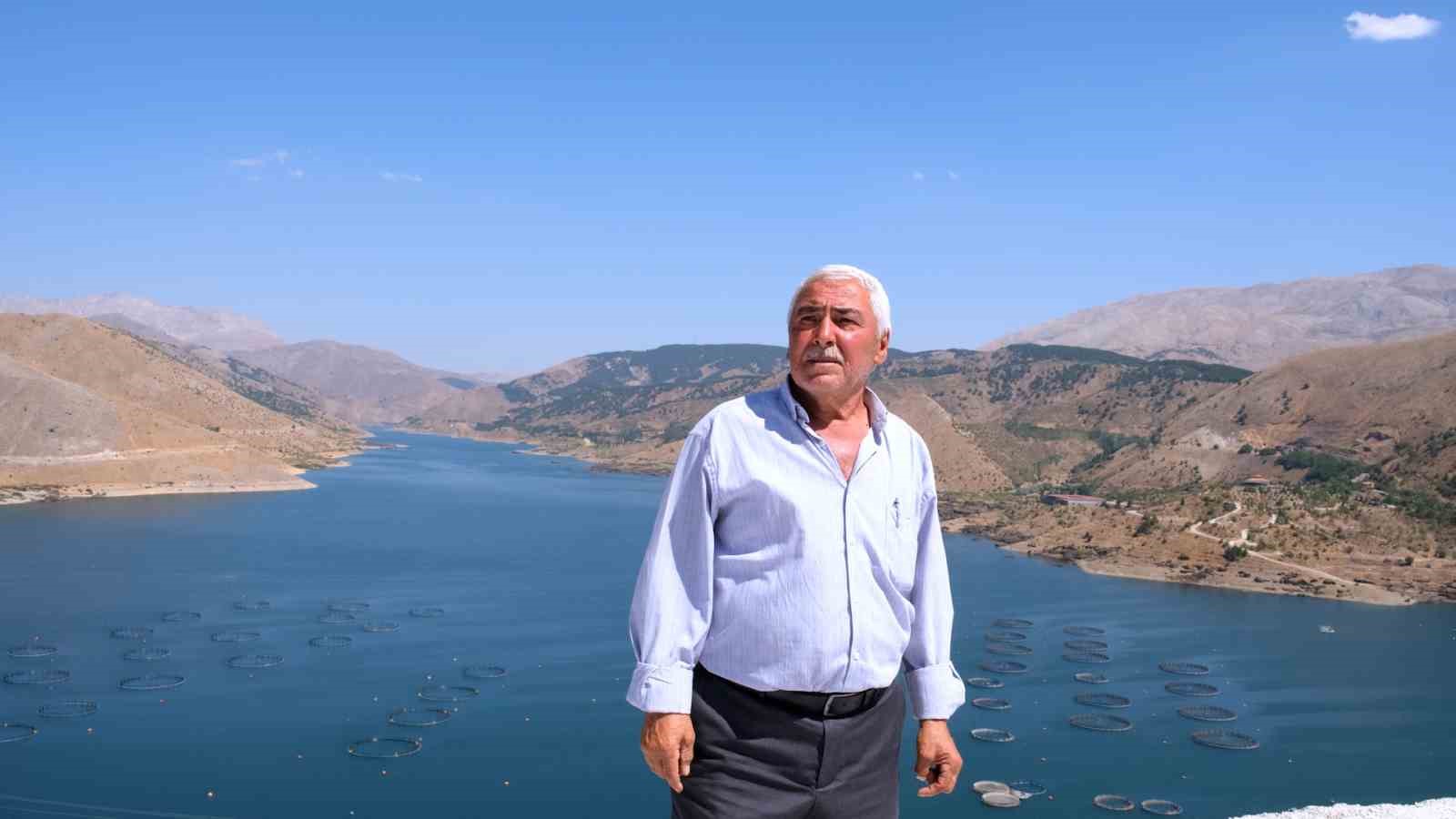 Bakan Kurum, Adıyaman’da depremden sonra inşa edilen köy evlerini paylaştı