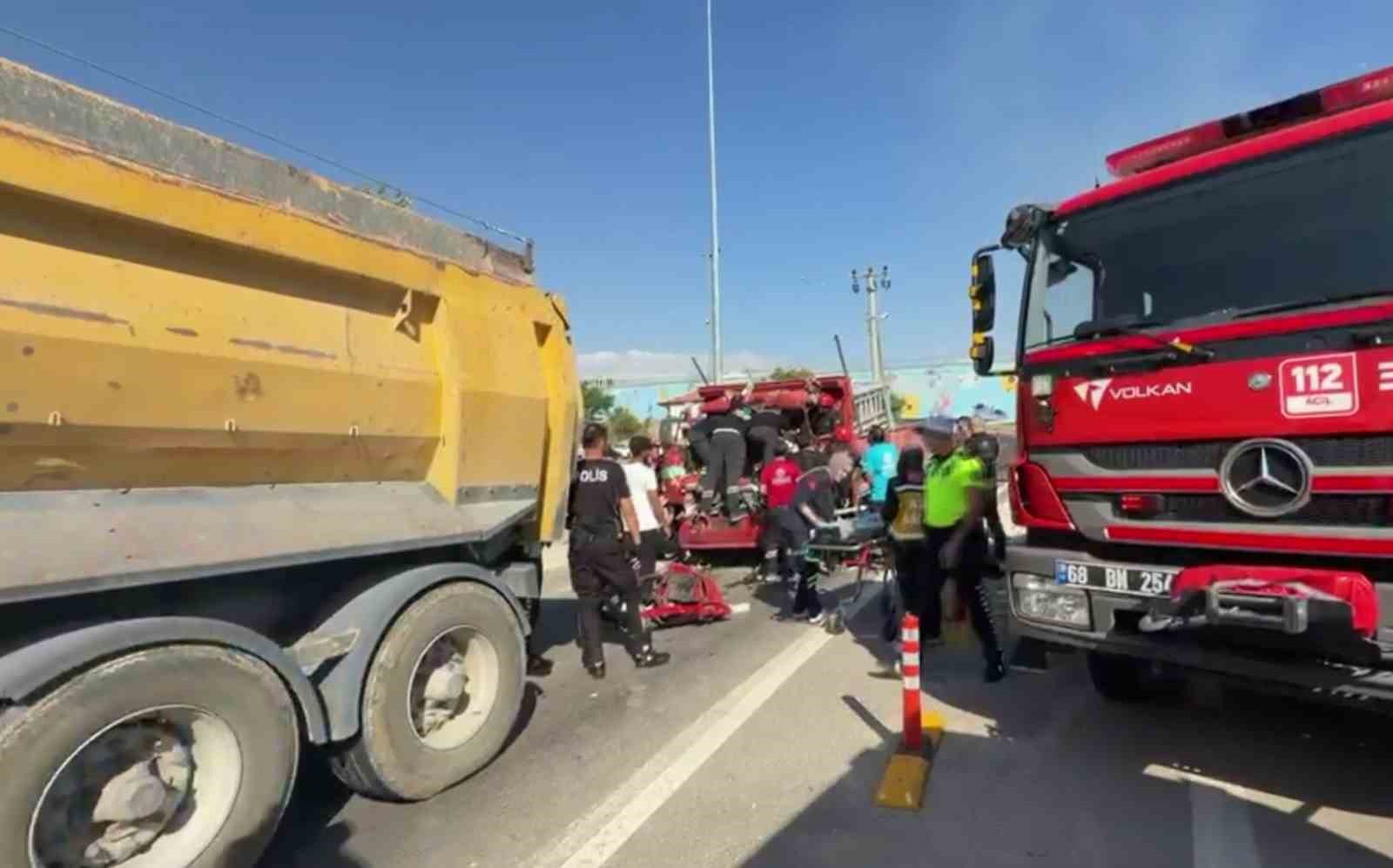 Aksaray’da kamyona çarpan kamyonette can pazarı kamerada: 2 yaralı