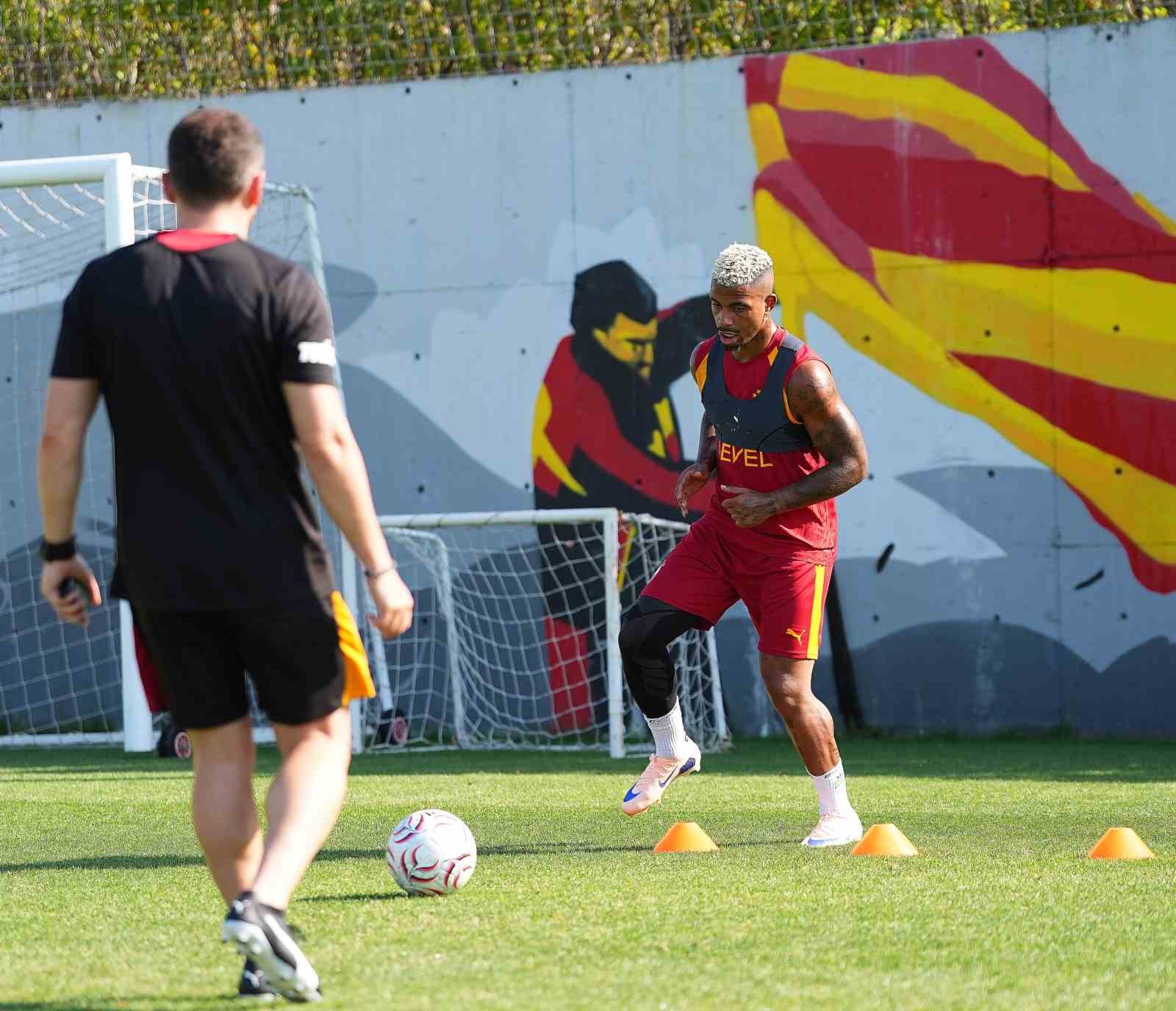 Galatasaray, günü çift antrenmanla tamamladı