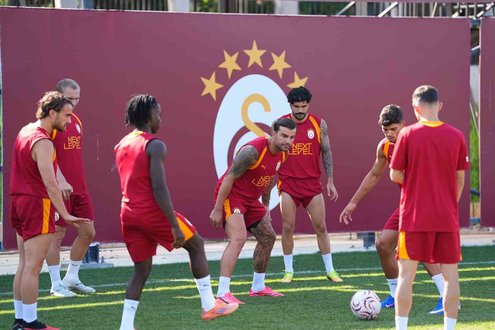 Galatasaray, günü çift antrenmanla tamamladı