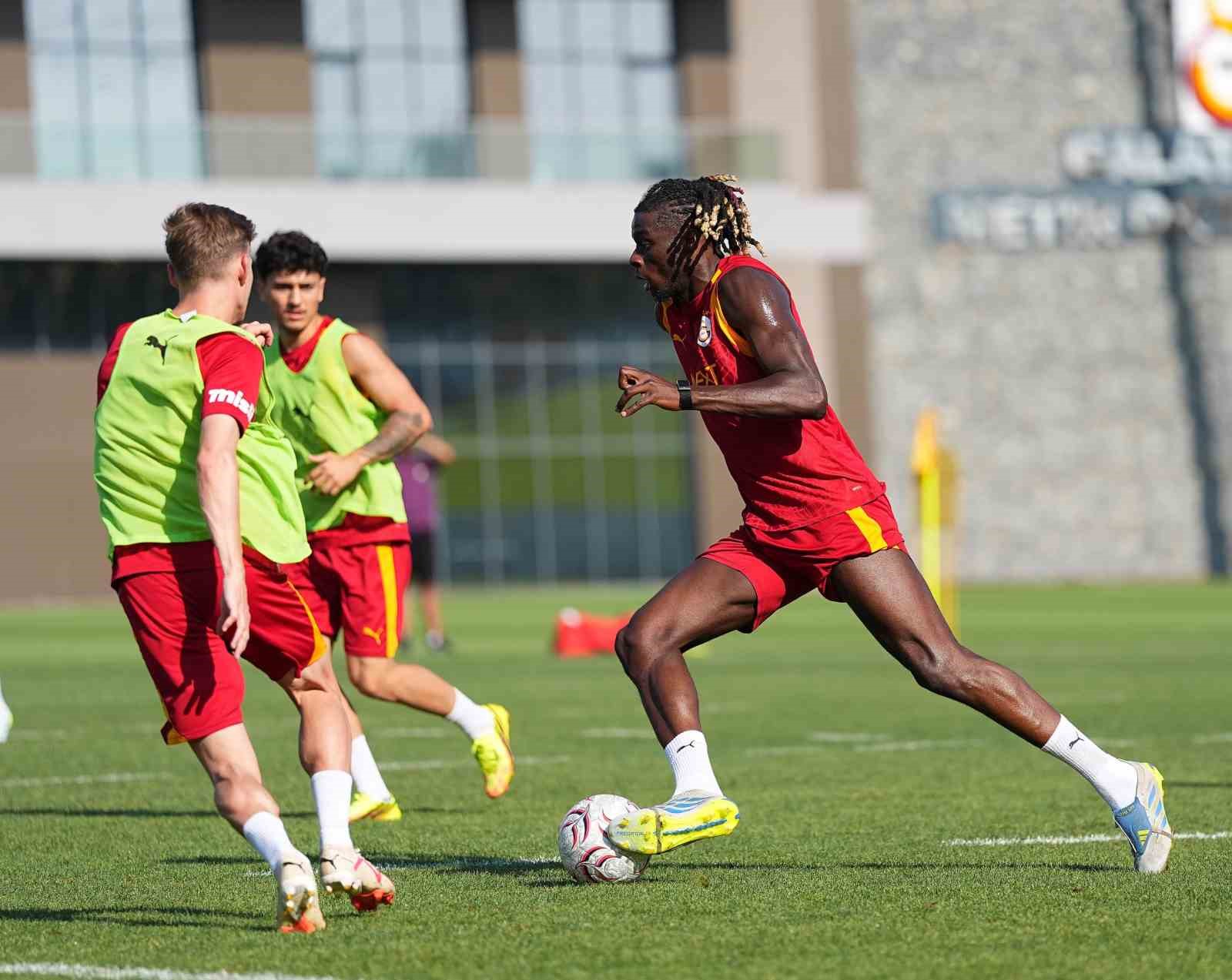 Galatasaray, günü çift antrenmanla tamamladı