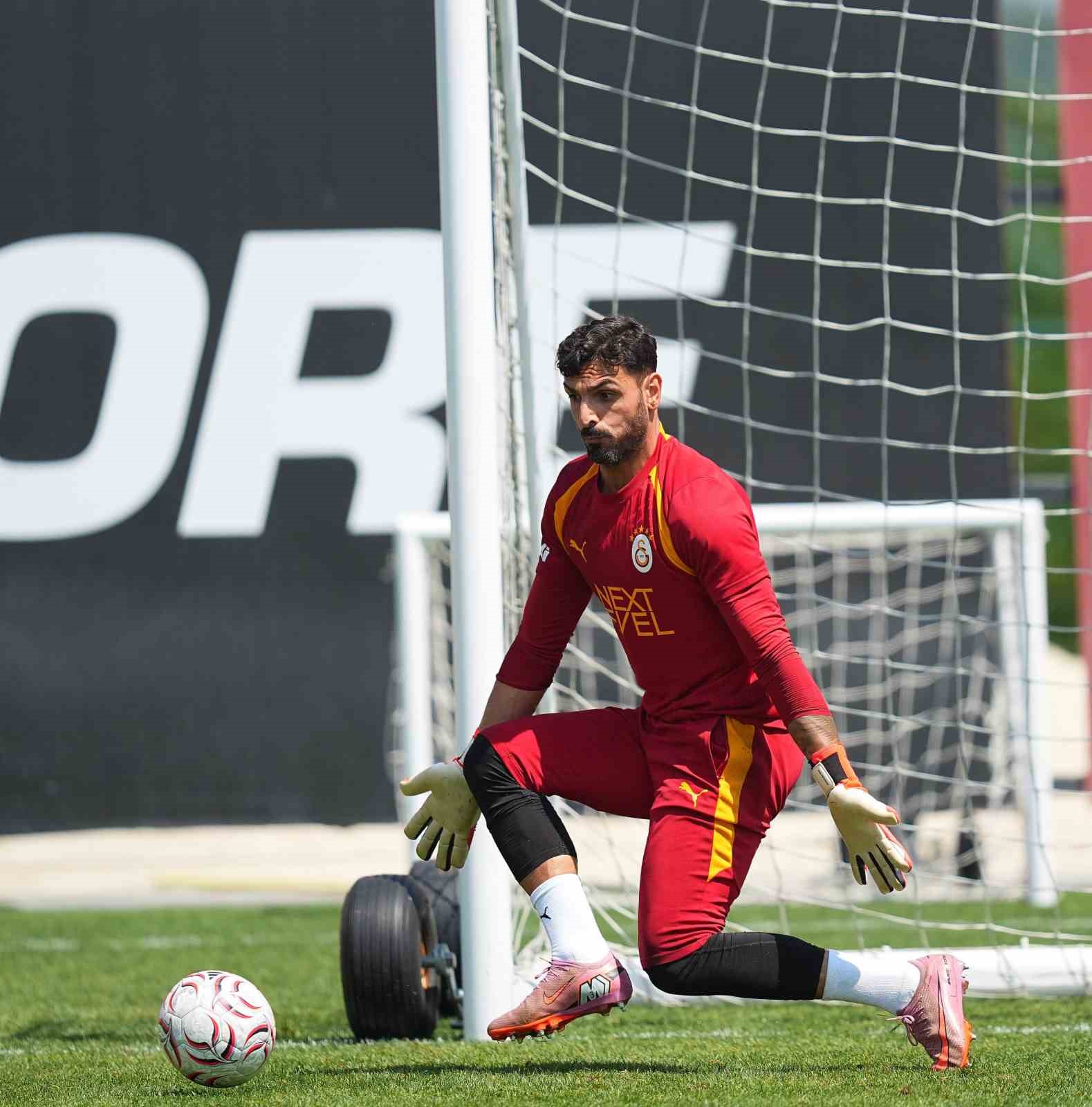 Galatasaray, günü çift antrenmanla tamamladı