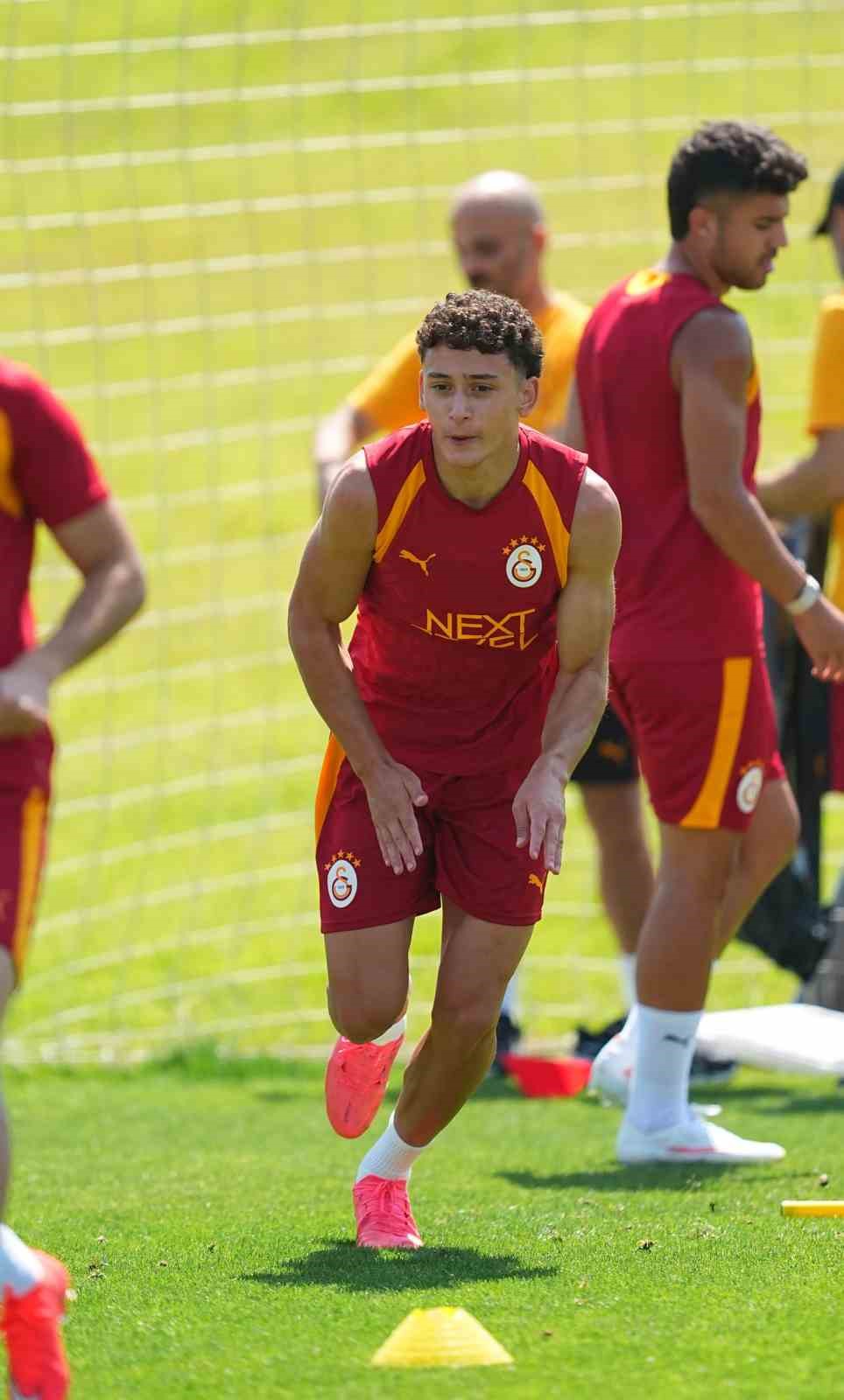 Galatasaray, günü çift antrenmanla tamamladı