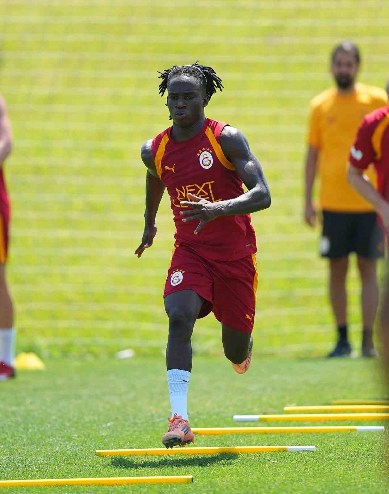 Galatasaray, günü çift antrenmanla tamamladı