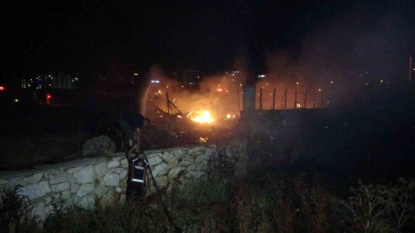 Çanakkale’de tarım arazisindeki yangın kontrol altına alındı