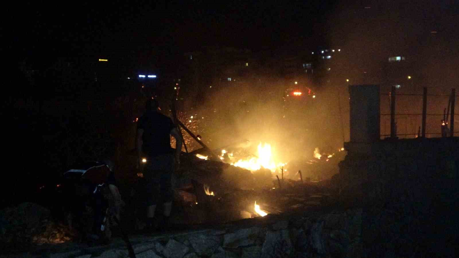 Çanakkale’de tarım arazisindeki yangın kontrol altına alındı