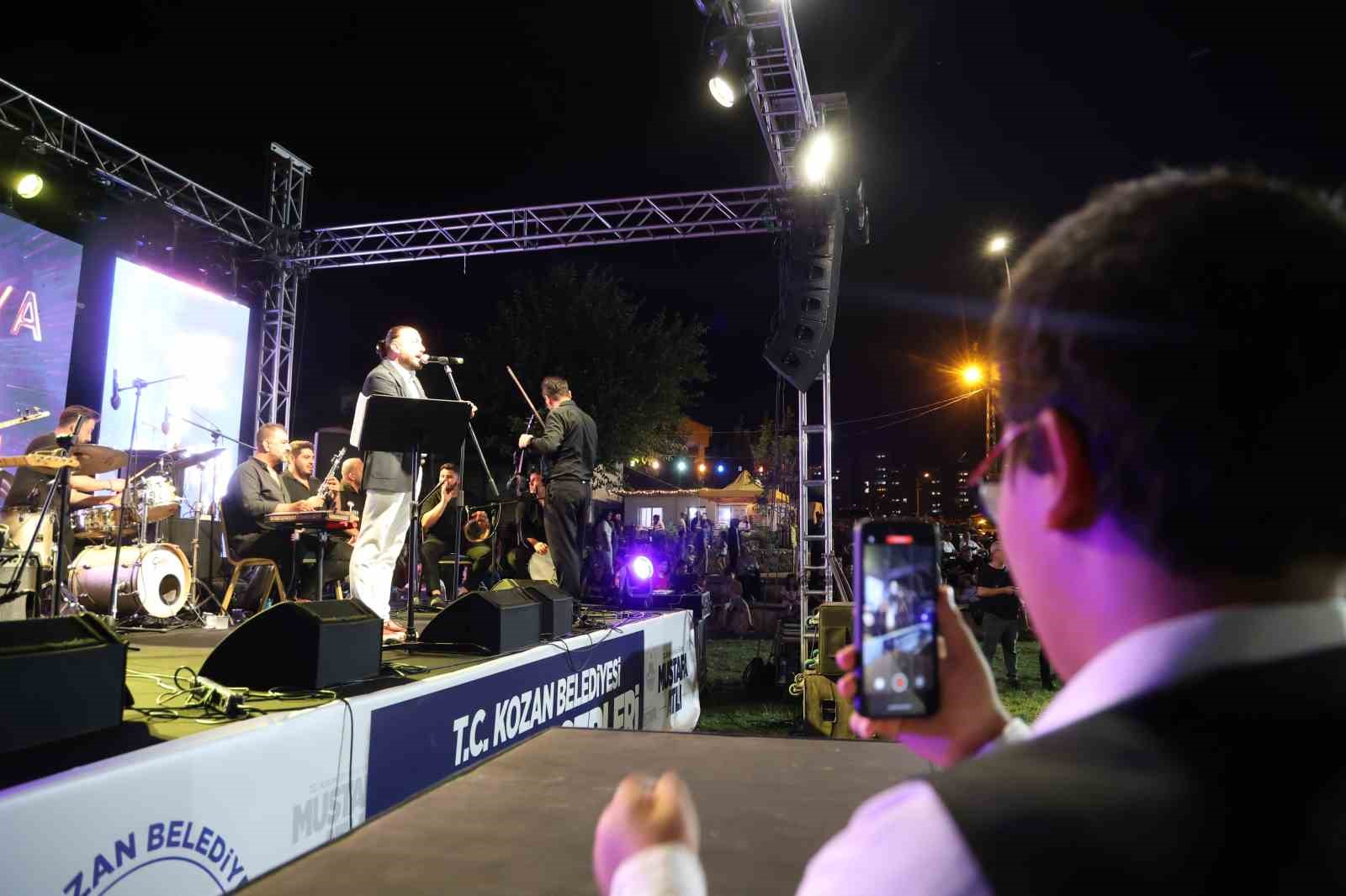 "Geleneksel Kozan Belediyesi Yaz Konserleri" başladı: Konserin en büyük alkışı özel bireye