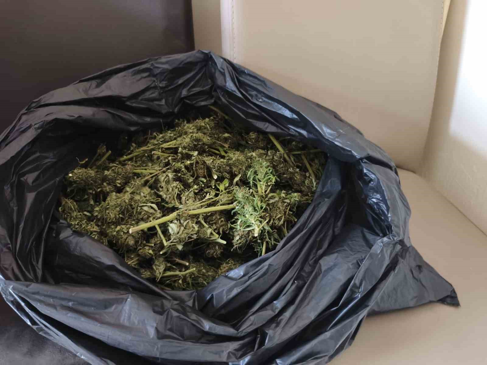 Ünlü yönetmen ve kardeşi Bursa’da uyuşturucu operasyonunda gözaltına alındı