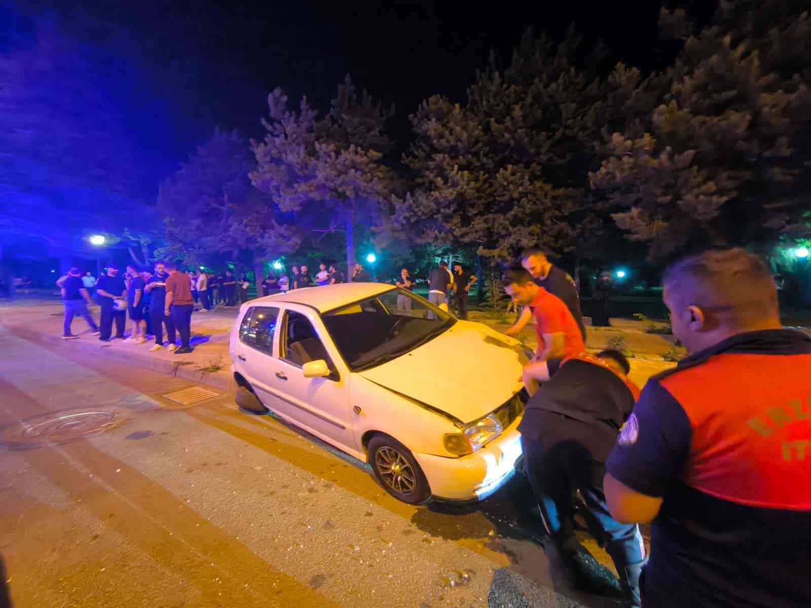 Erzincan’da iki otomobil çarpıştı: 1 kişi yaralandı