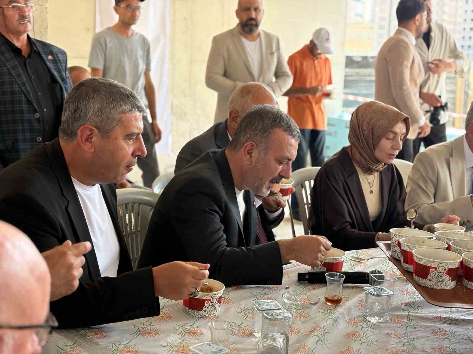 TÜMÖZDER’den aşure ikramı