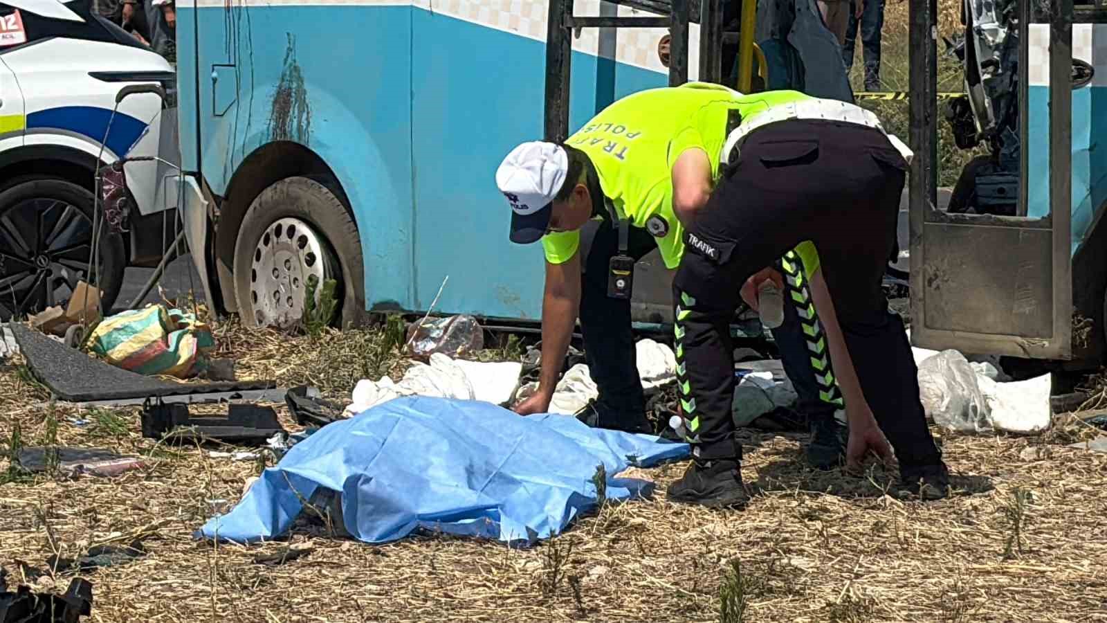 Manisa’da feci kaza 1 ölü 11 yaralı