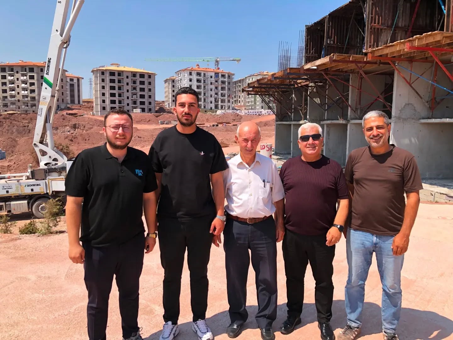 AK Parti Bandırma yönetimi, TOKİ inşaatında incelemelerde bulundu