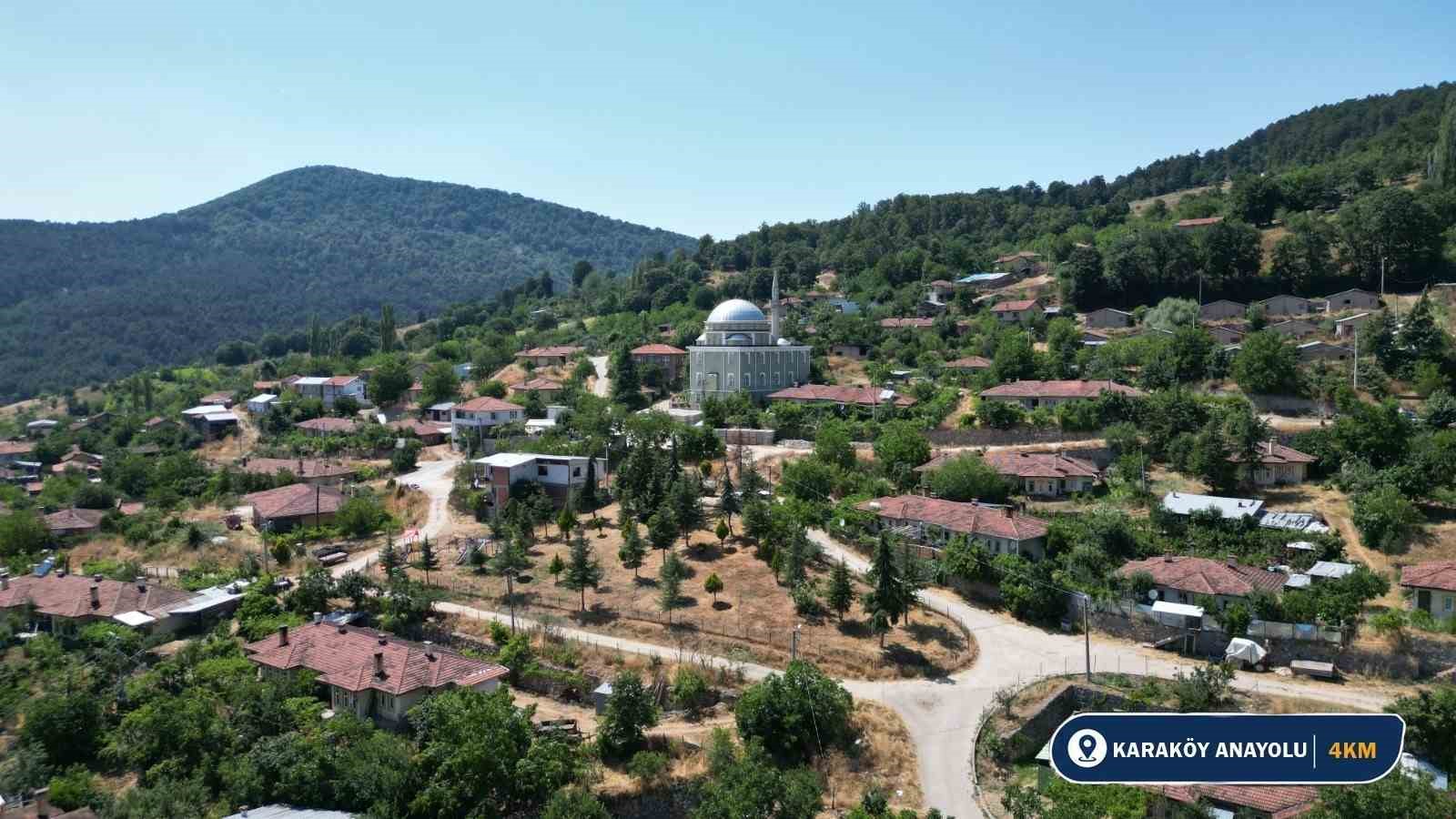 Büyükşehir Mustafakemalpaşa’da yolları yeniliyor