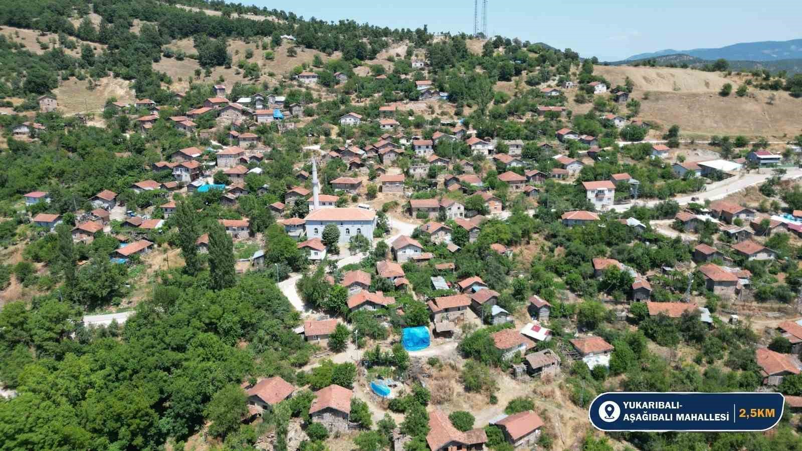 Büyükşehir Mustafakemalpaşa’da yolları yeniliyor