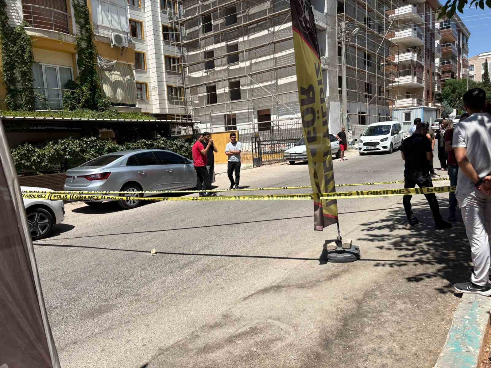 Ablası ile tartışan eniştesinin berber dükkanını tüfekle bastı: 4 yaralı