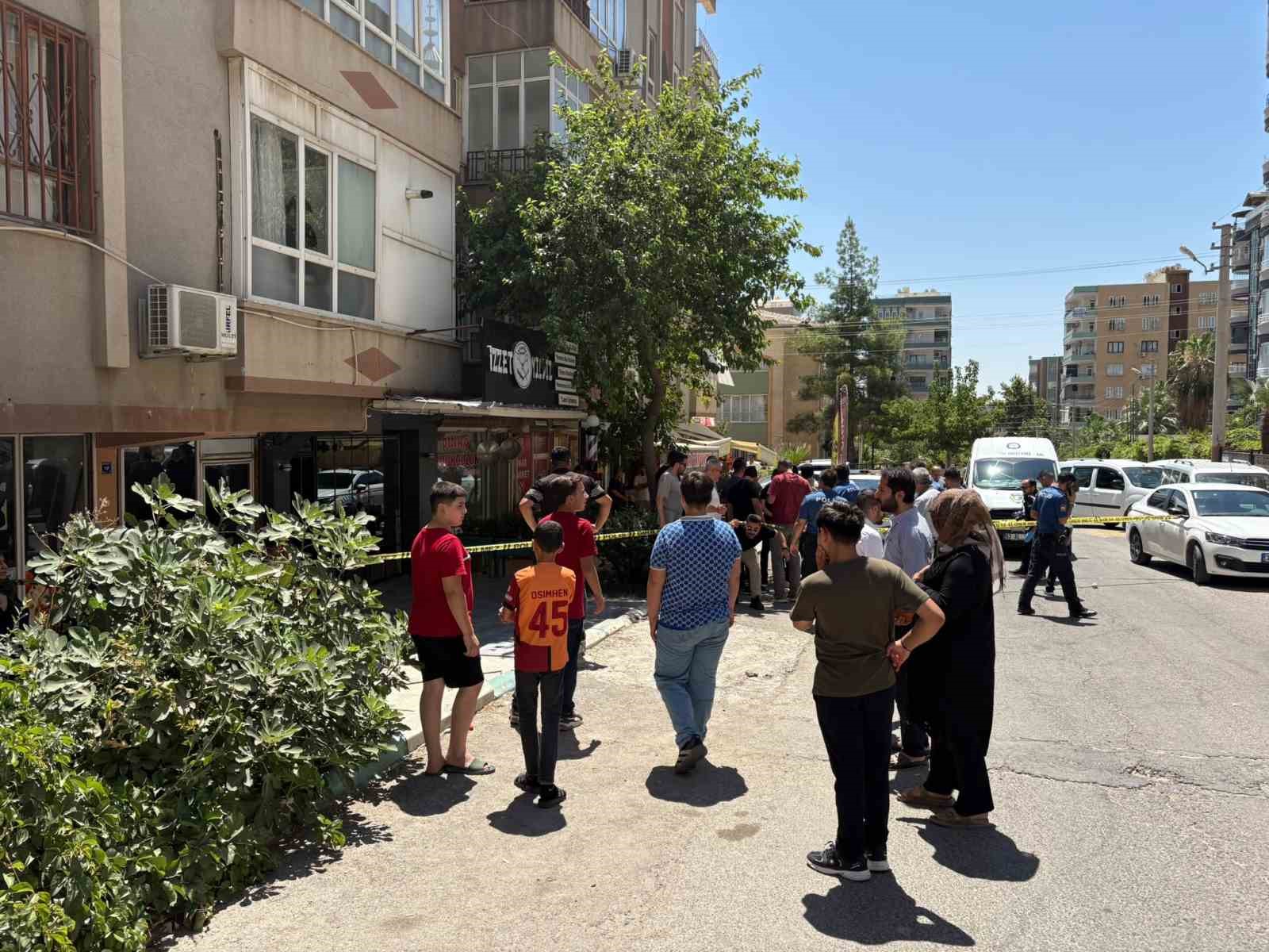 Ablası ile tartışan eniştesinin berber dükkanını tüfekle bastı: 4 yaralı