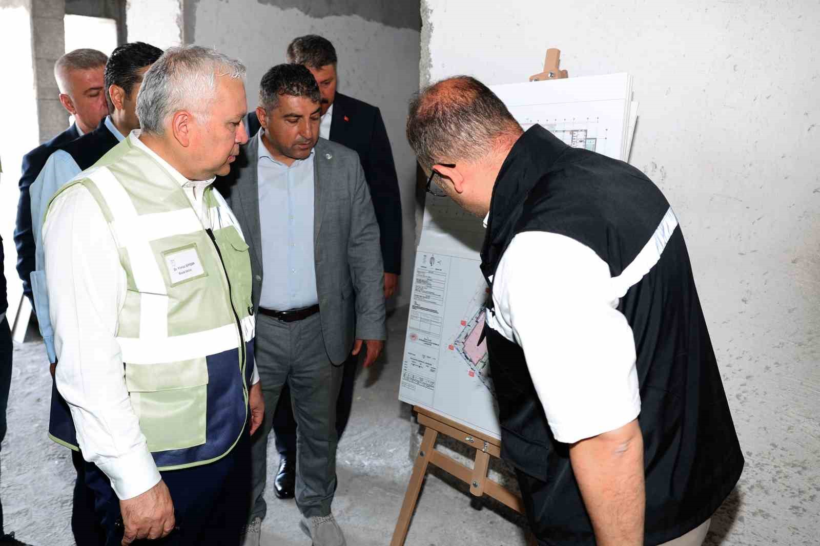 Vali Yılmaz Şimşek, eğitim, restorasyon ve kentsel dönüşüm yatırımlarını inceledi