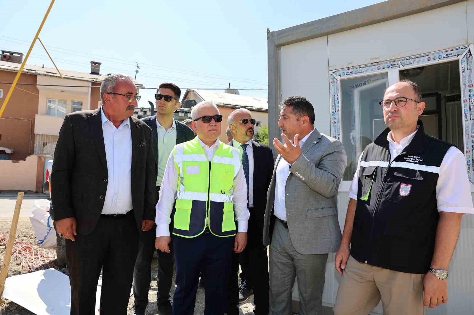 Vali Yılmaz Şimşek, eğitim, restorasyon ve kentsel dönüşüm yatırımlarını inceledi