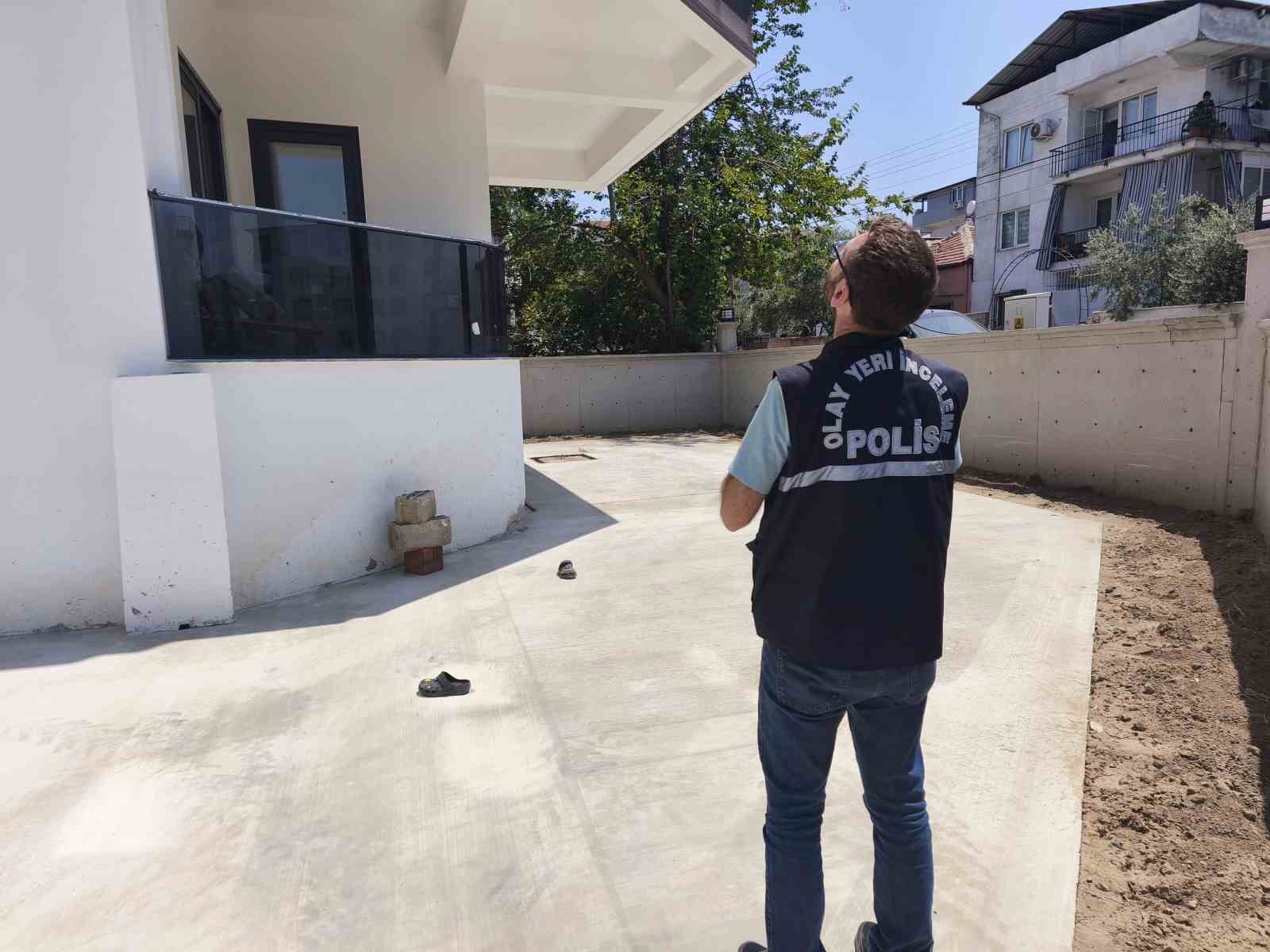 Takılmayan cam korkuluk boşluğundan aşağıya düşen çocuk yaralandı