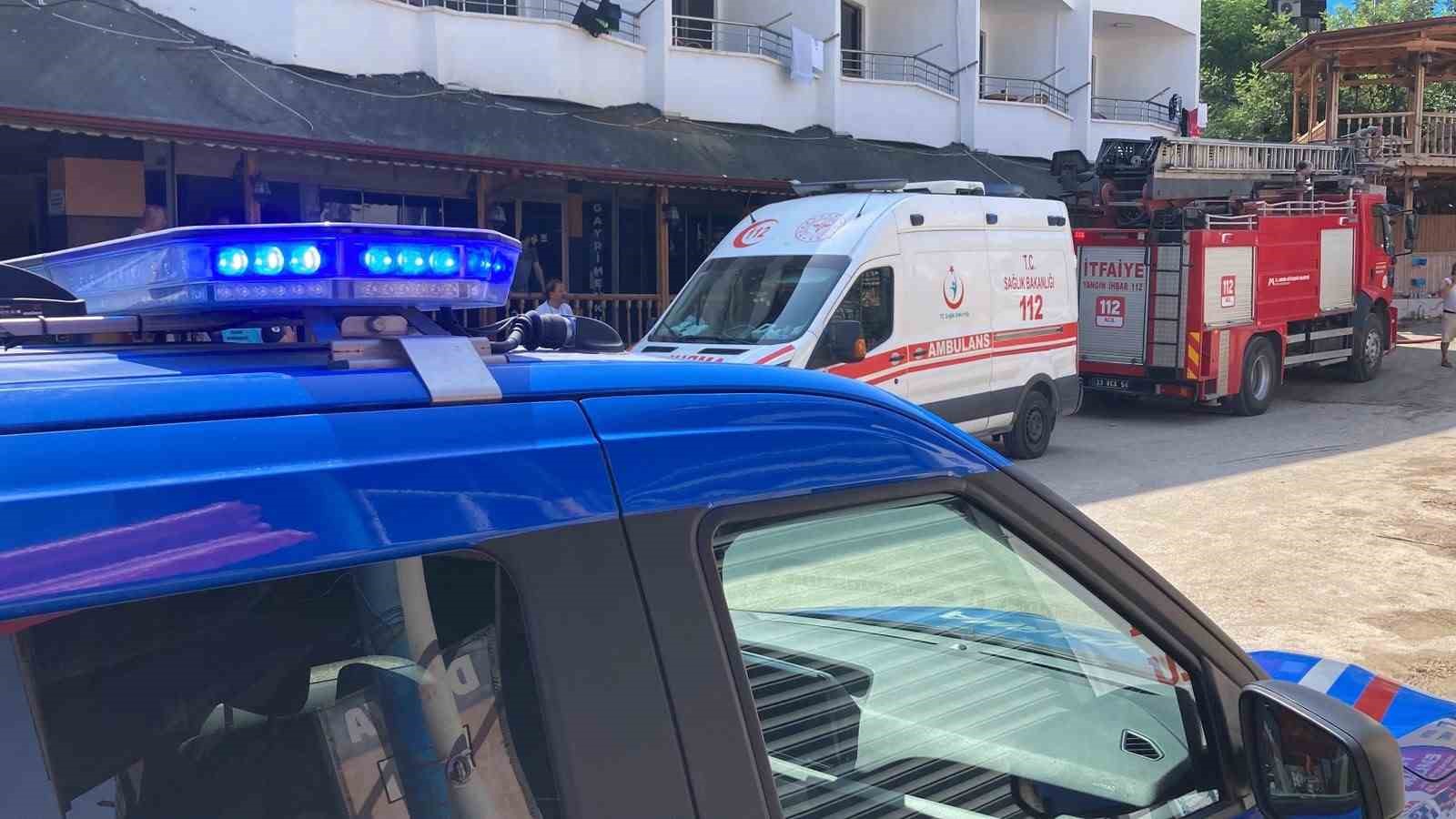Mersin’de otelde yangın: 9 kişi dumandan etkilendi