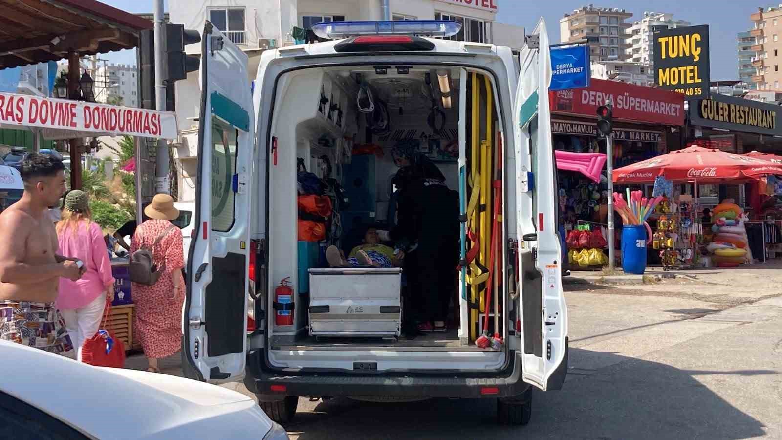 Mersin’de otelde yangın: 9 kişi dumandan etkilendi