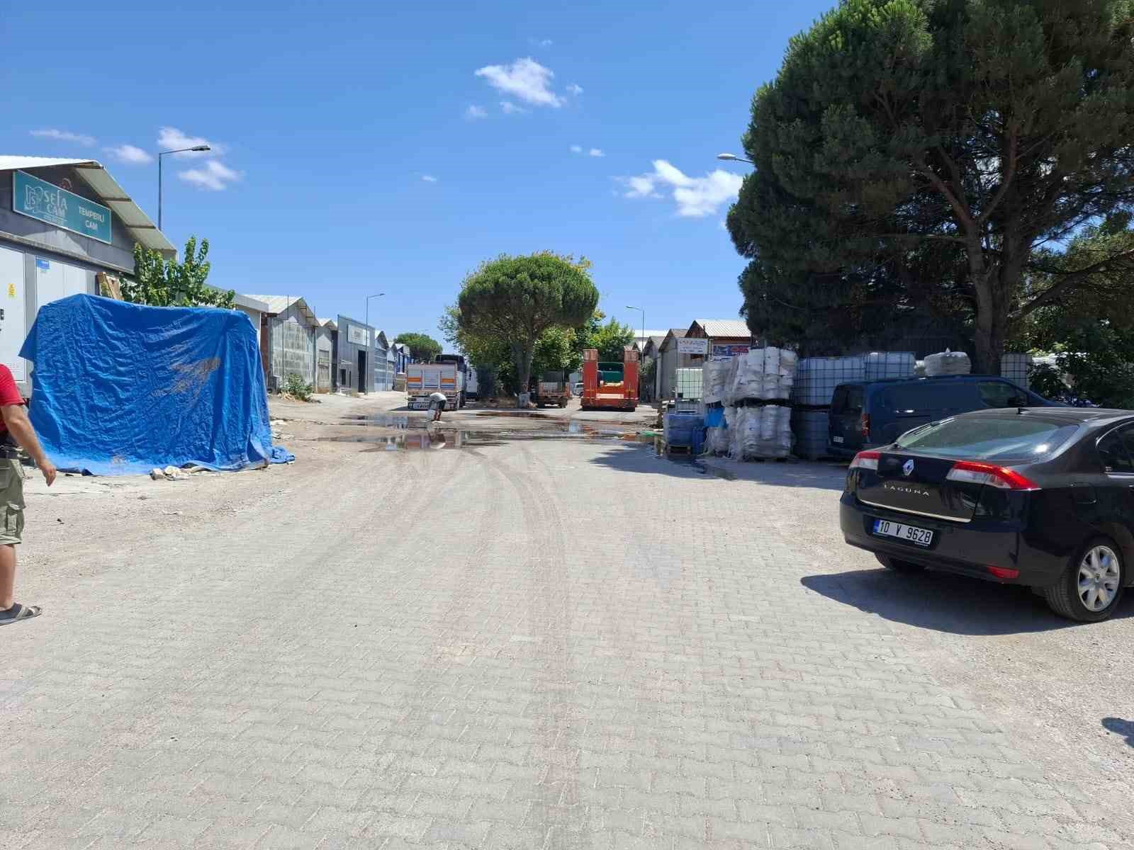 Balıkesir’de yere dökülen kimyasal madde paniğe neden oldu