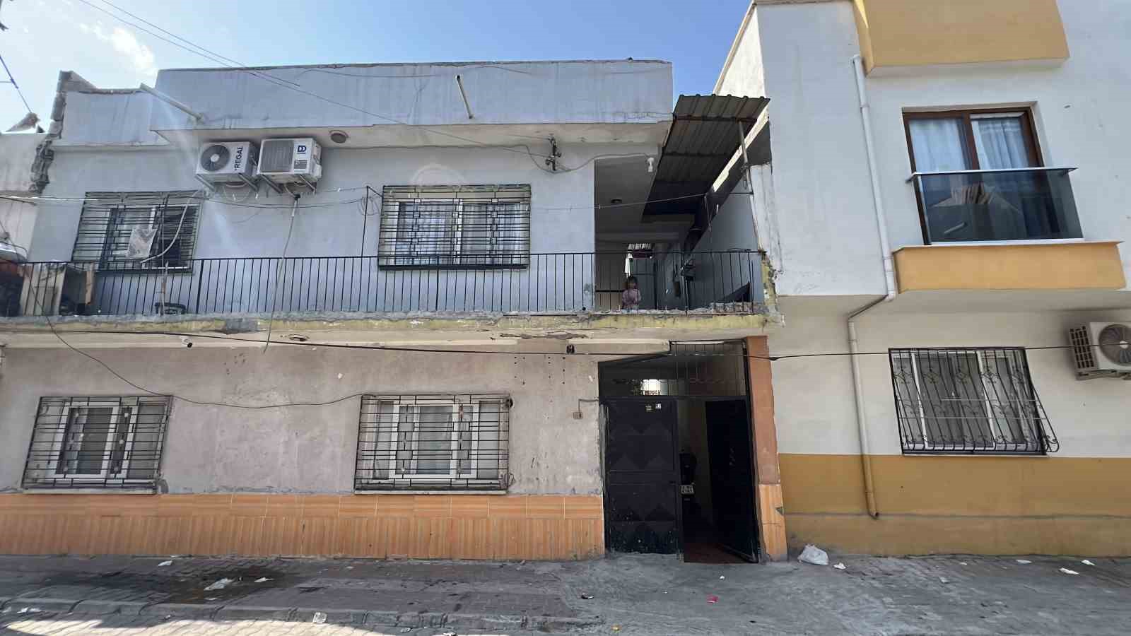 Mersin’de aynı balkonda ikinci elektrik faciası: 1,5 yaşındaki torununu kaybeden anneanne yaralandı
