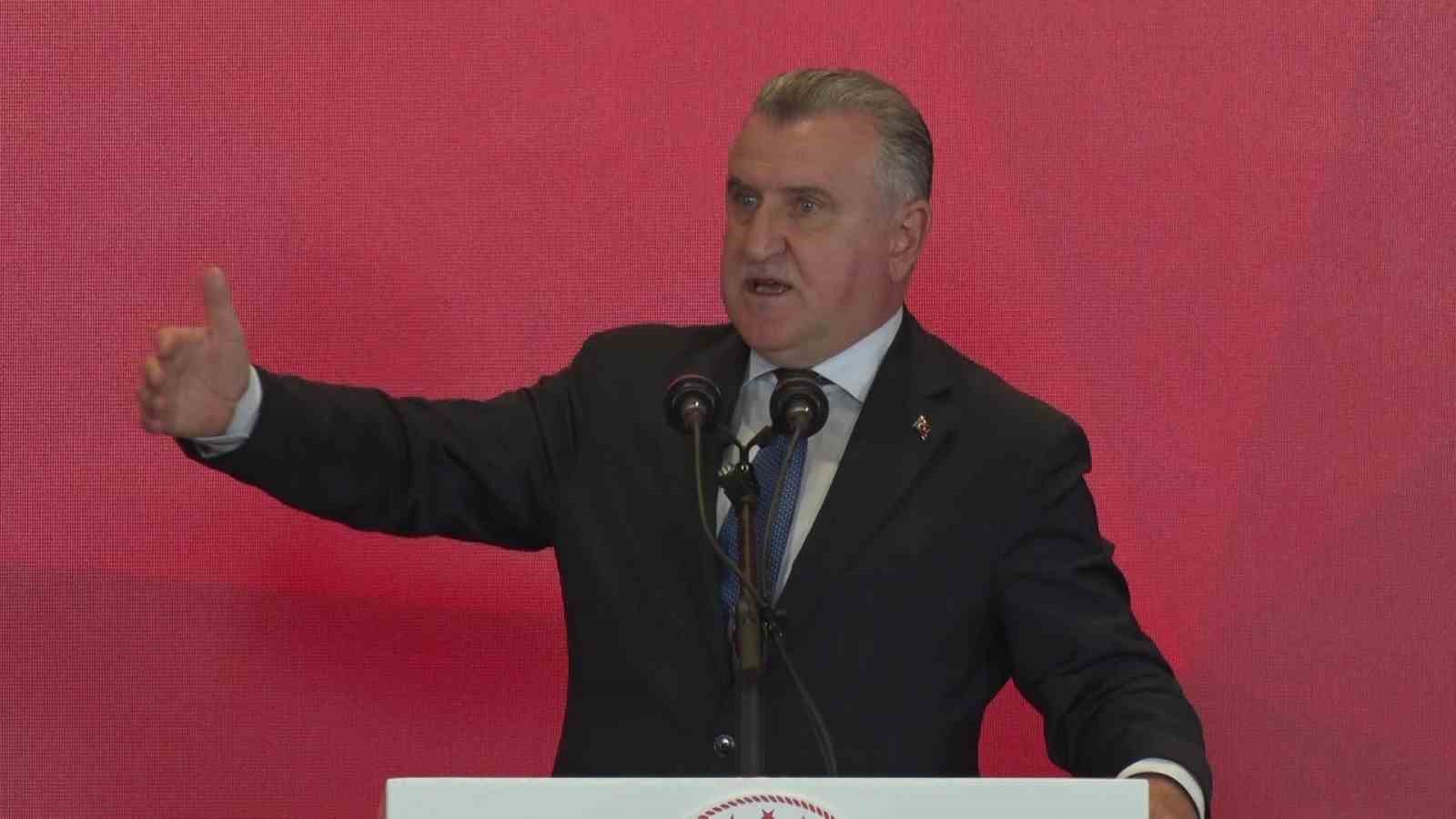 Gençlik ve Spor Bakanı Bak: "Türkiye futbolunun, Türk sporunun güçlü olmasını istiyoruz"