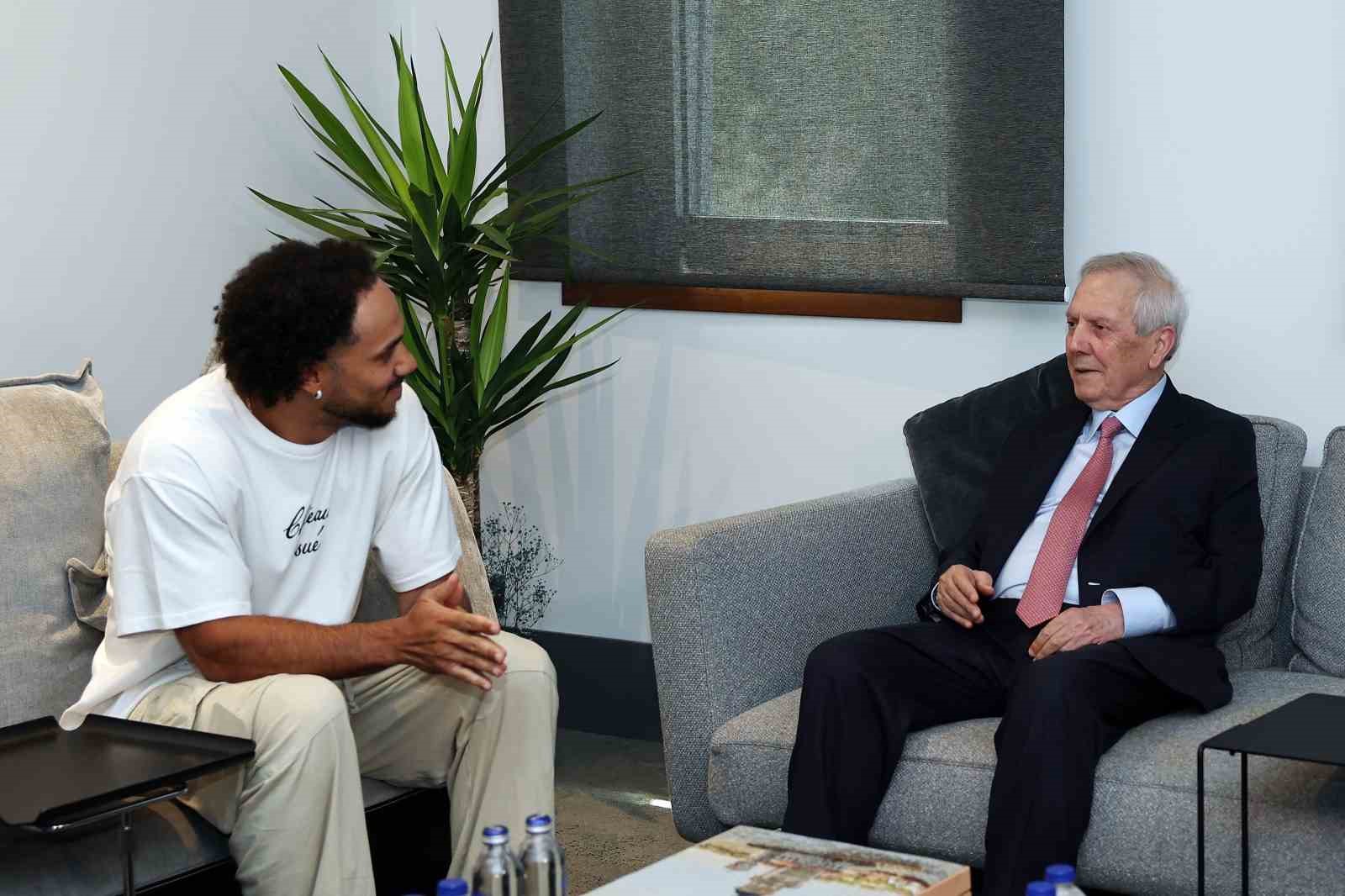 Shane Larkin, Aziz Yıldırım ile bir araya geldi