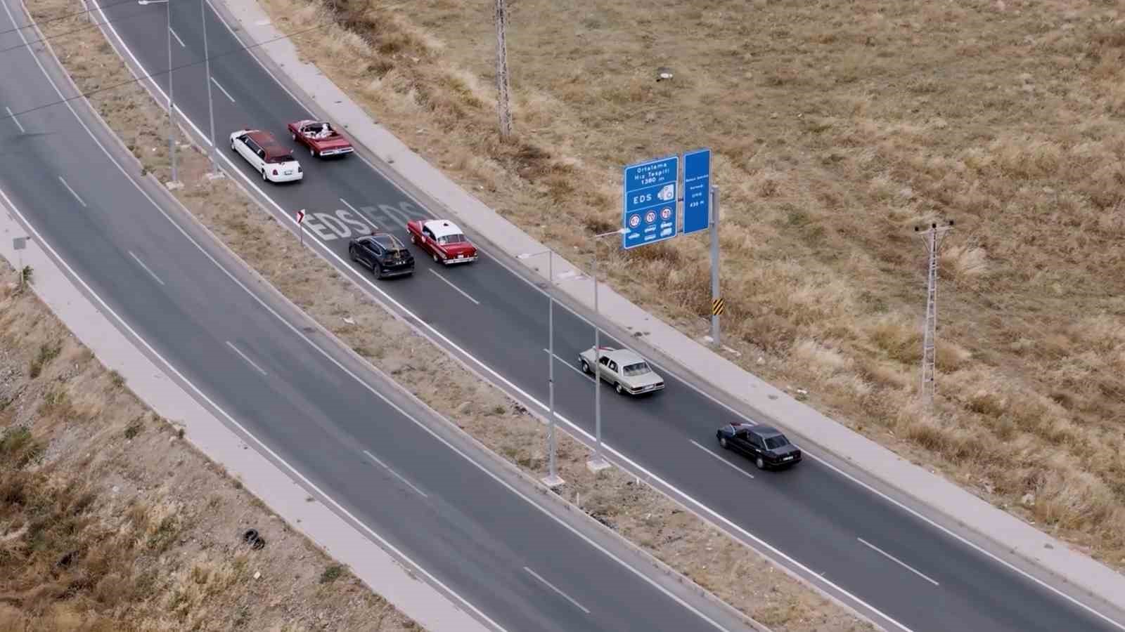 41 çocuğa unutulmaz sünnet şöleni: Tekne turu yapıp, klasik araçlarla şehir turuna çıktılar
