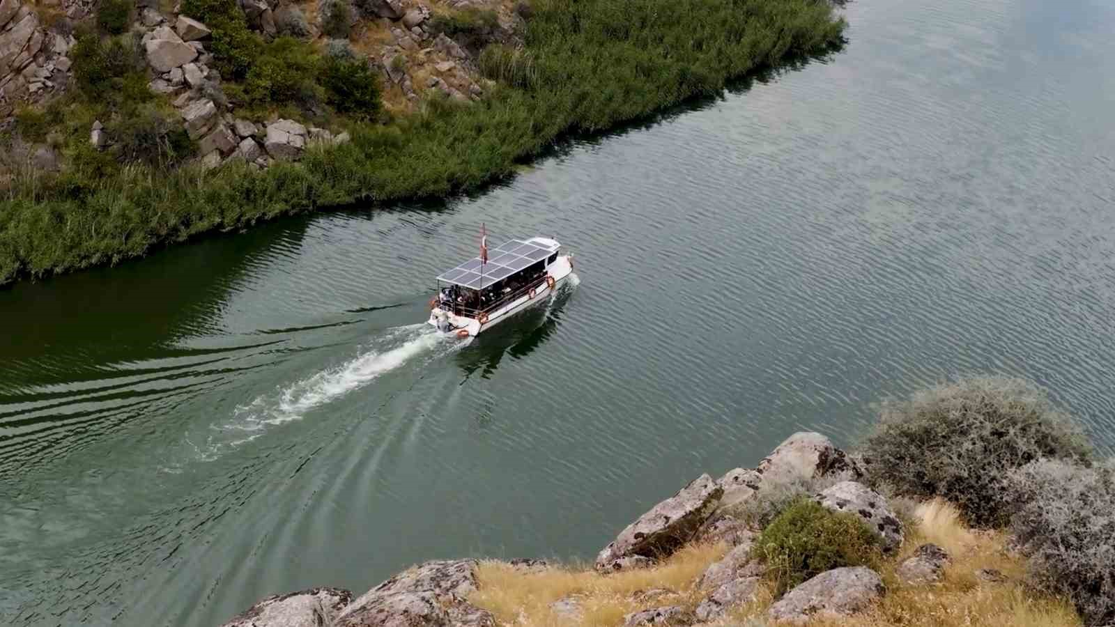 41 çocuğa unutulmaz sünnet şöleni: Tekne turu yapıp, klasik araçlarla şehir turuna çıktılar