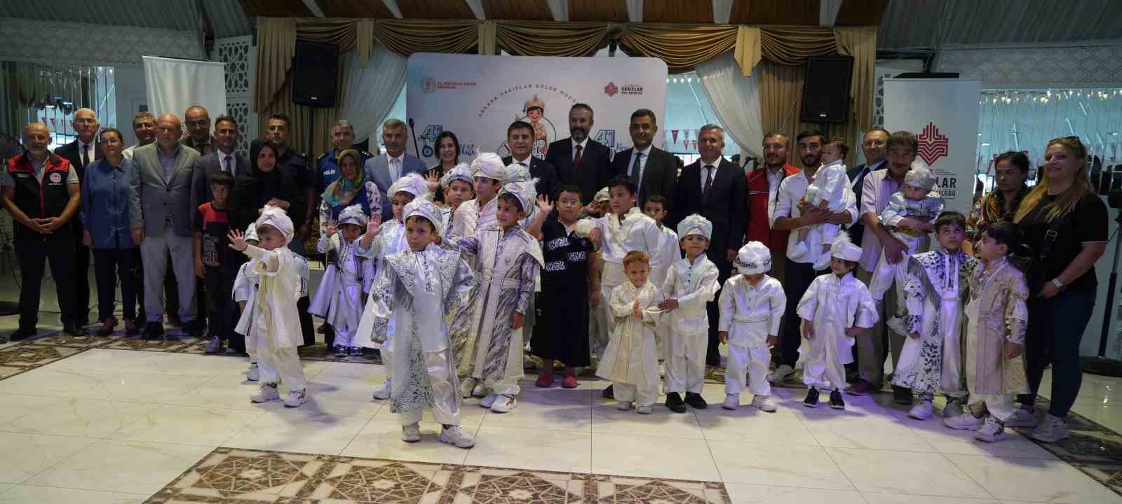 41 çocuğa unutulmaz sünnet şöleni: Tekne turu yapıp, klasik araçlarla şehir turuna çıktılar