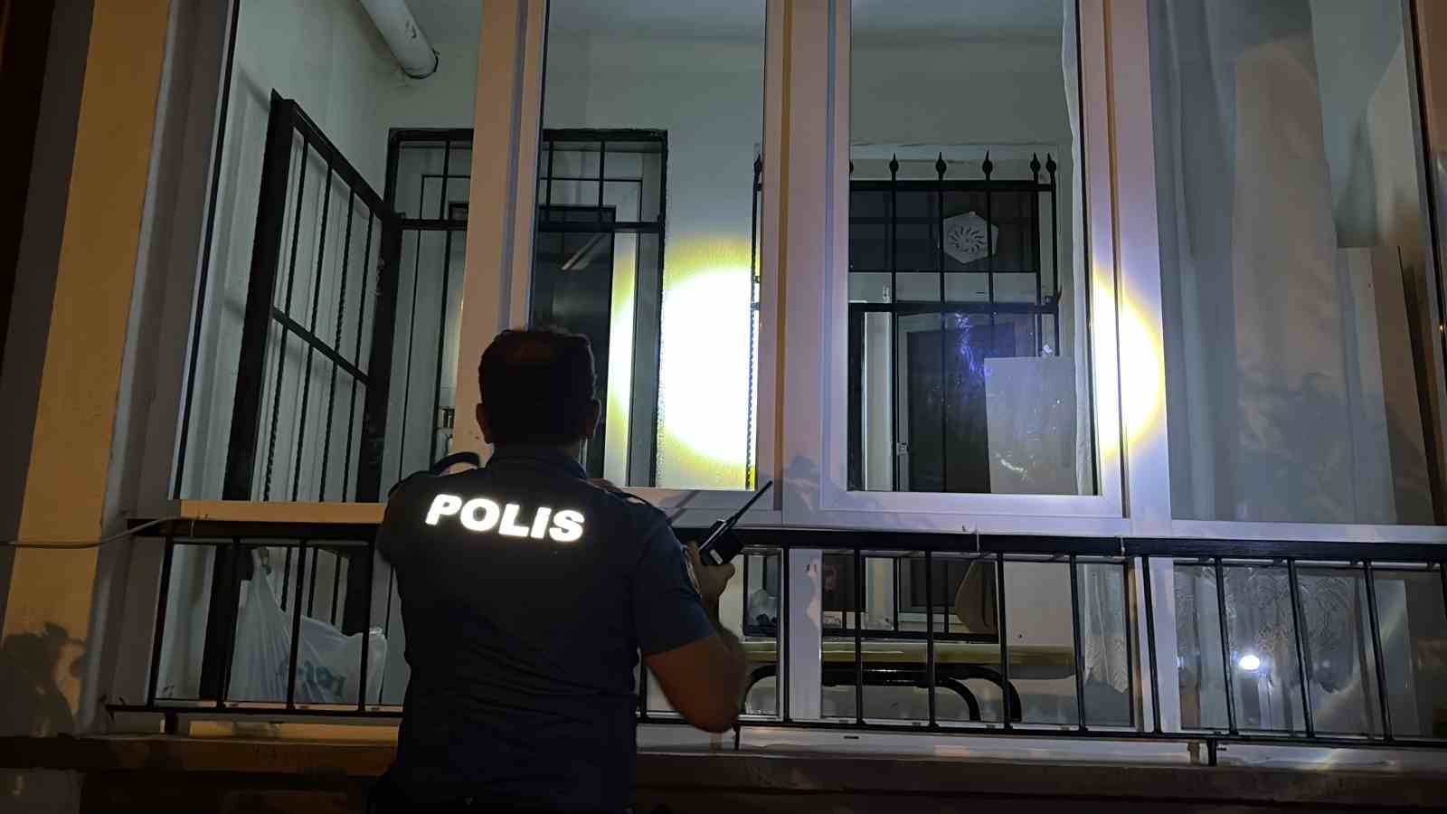 Haber alınamayan komşu ekipleri alarma geçirdi