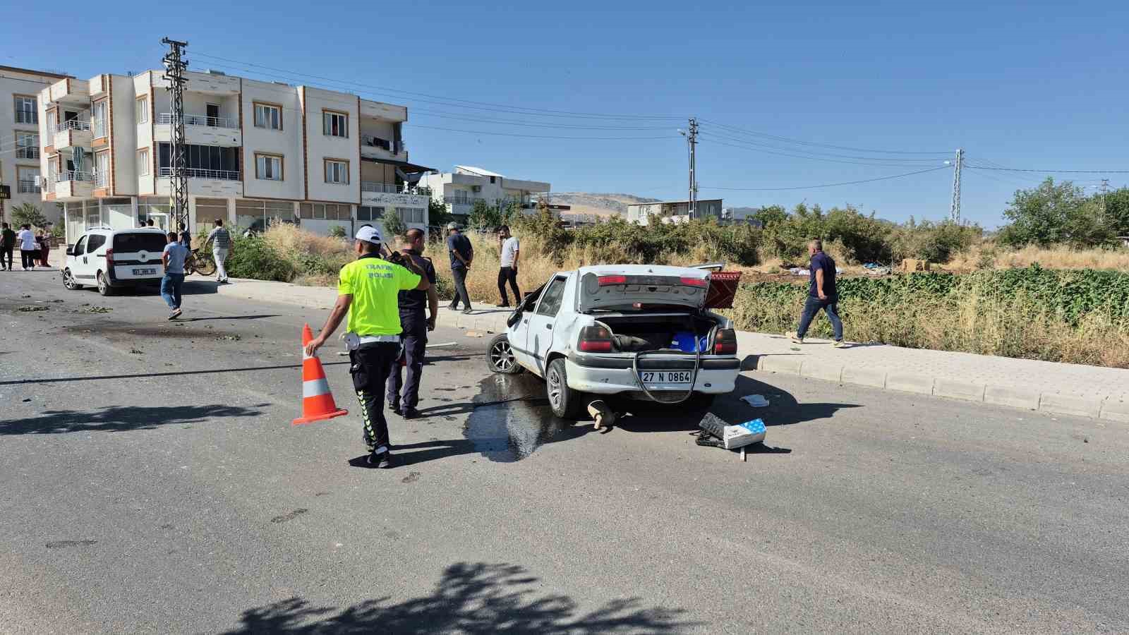 Adıyaman’da kontrolden çıkan otomobil karşı şeride geçti: 1 yaralı